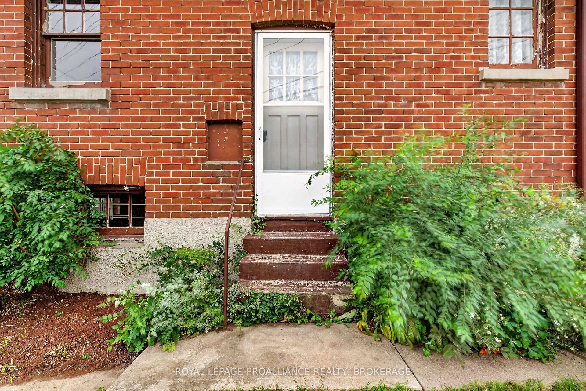 Photo 25 of 27 Drayton Avenue, Kingston, East of Sir John A. Blvd — HOMEH