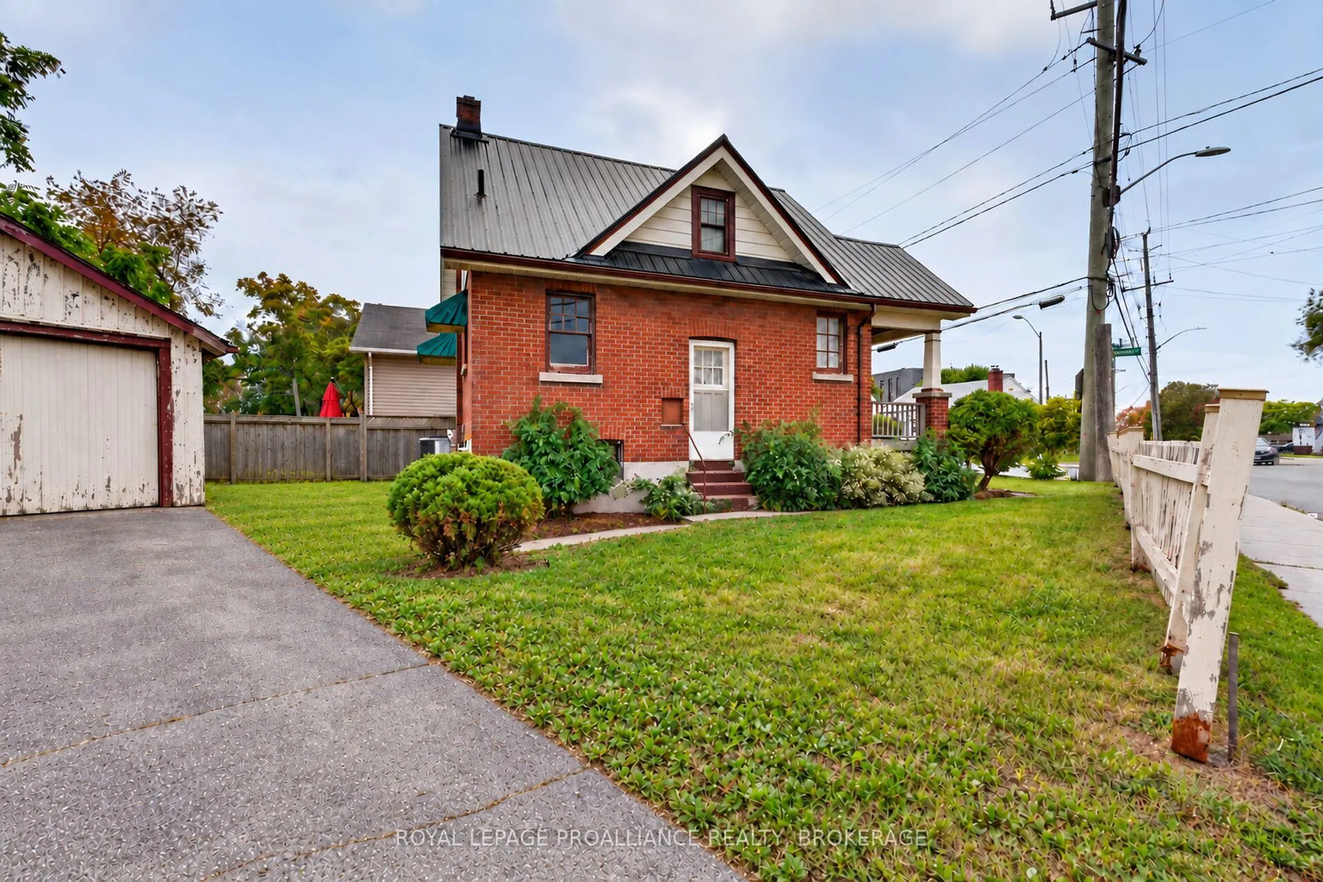 Photo 26 of 27 Drayton Avenue, Kingston, East of Sir John A. Blvd — HOMEH