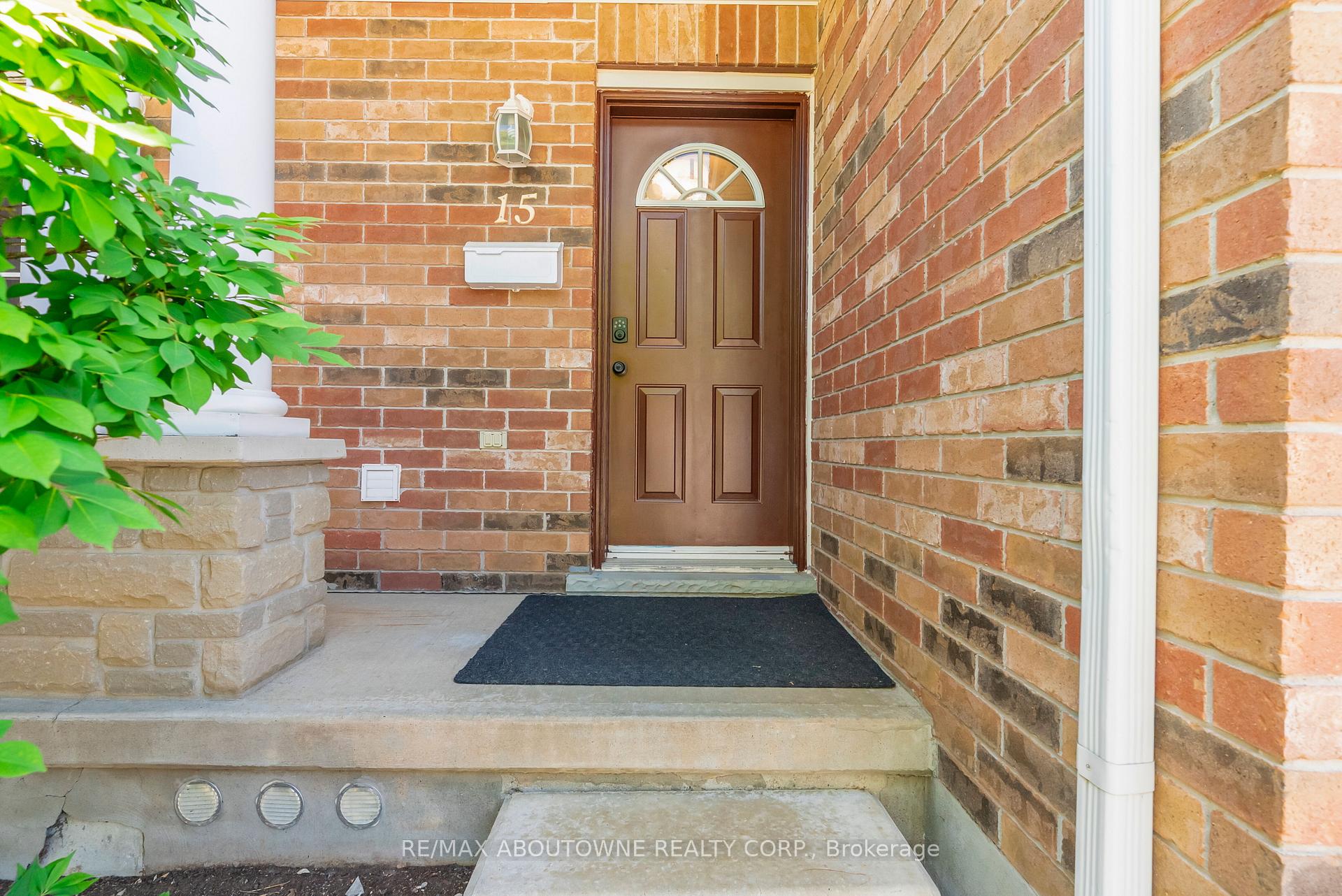 Photo 3 of Unit 15, 151 Clairfields Drive E, Guelph, Pineridge/Westminster Woods — HOMEH