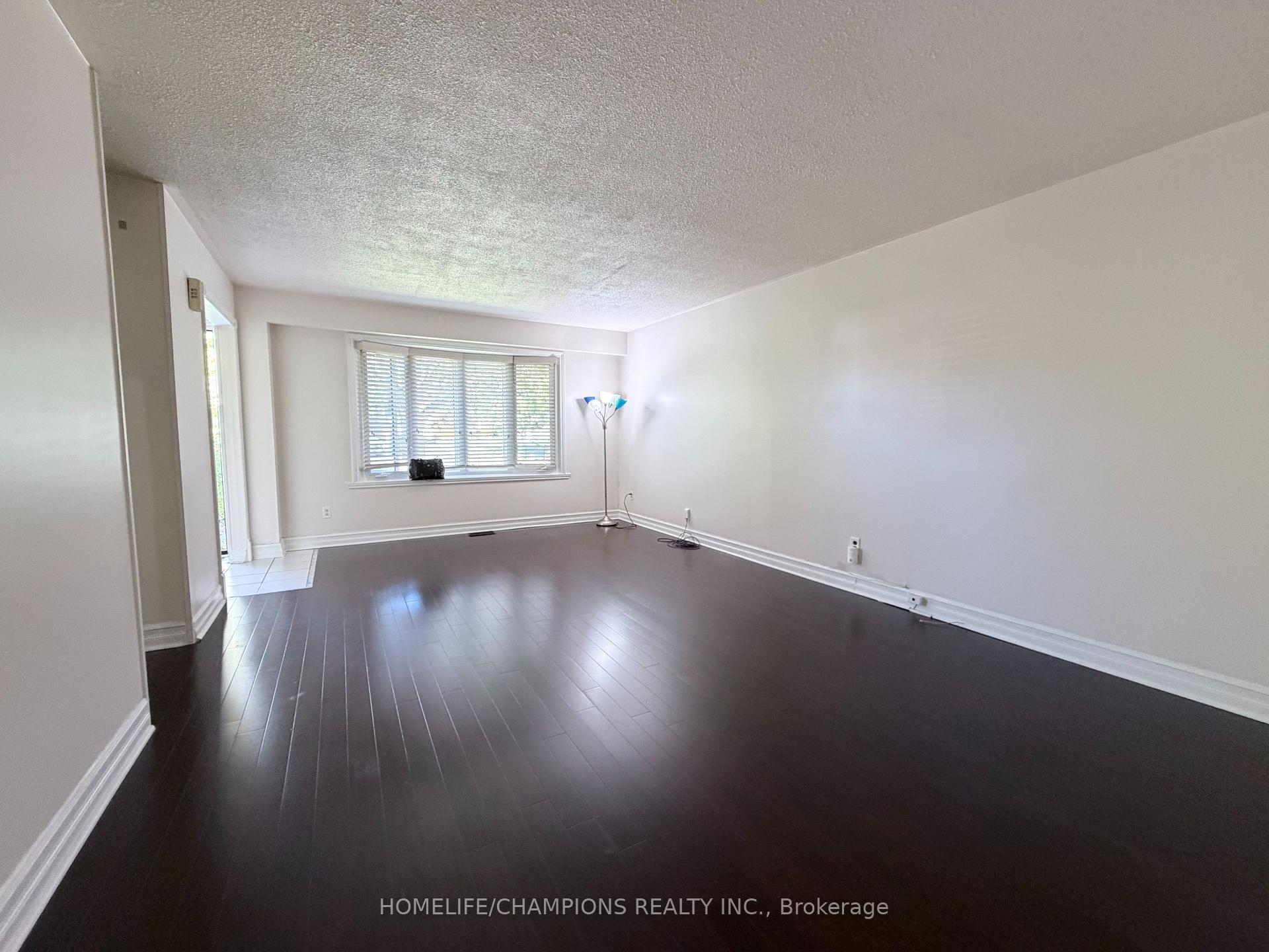 Photo 2 of 1143 Valley Court, Oshawa, Lakeview — HOMEH