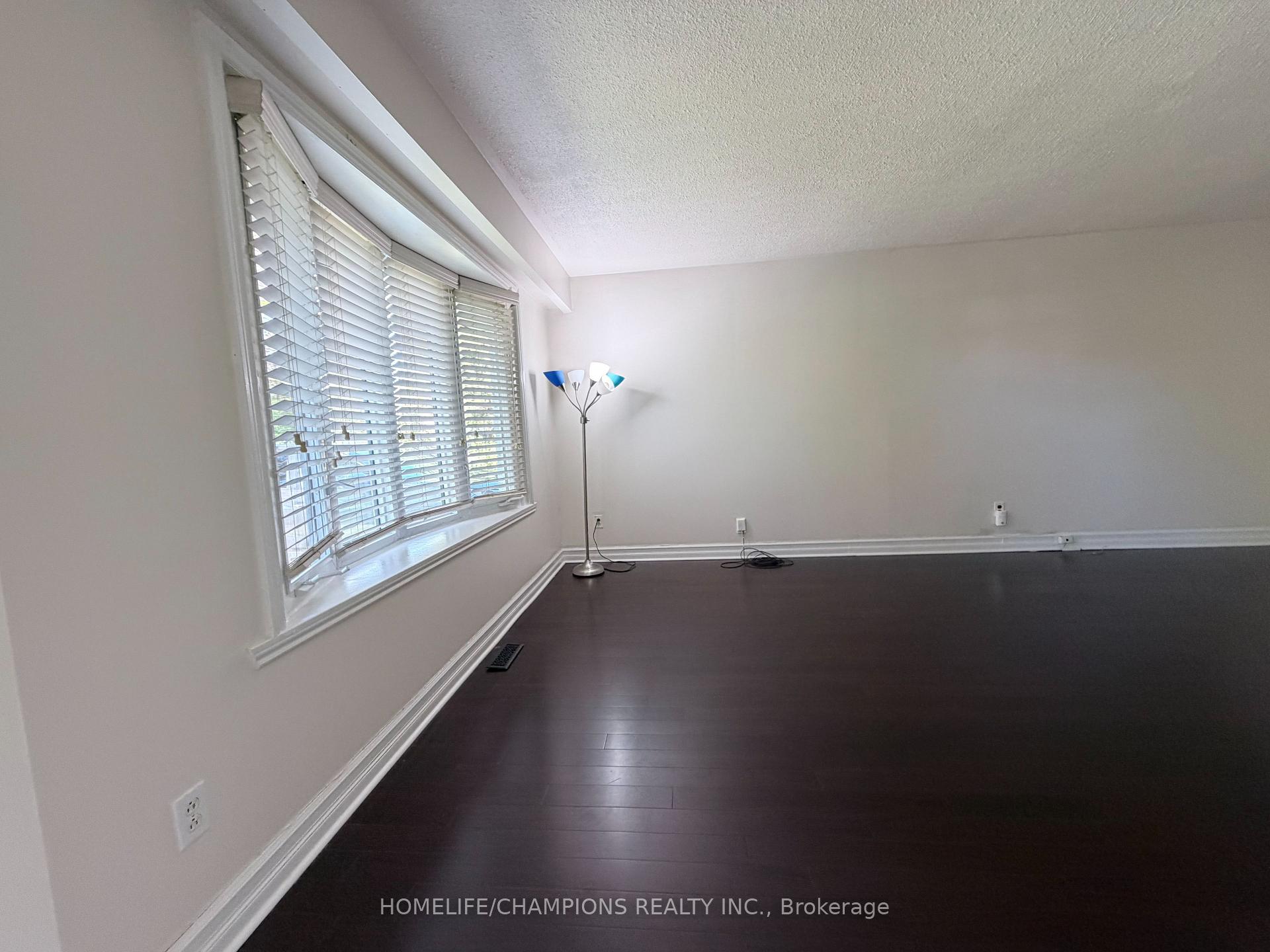 Photo 3 of 1143 Valley Court, Oshawa, Lakeview — HOMEH