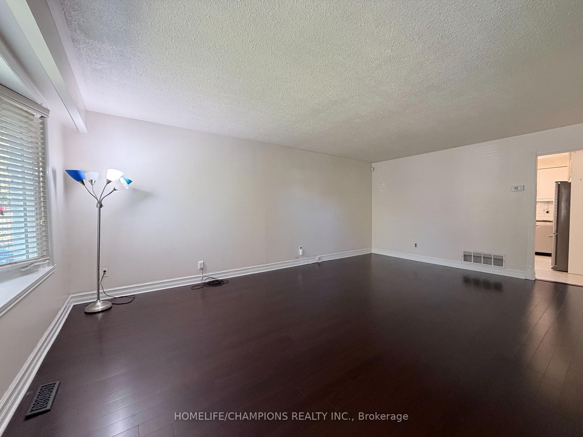 Photo 4 of 1143 Valley Court, Oshawa, Lakeview — HOMEH