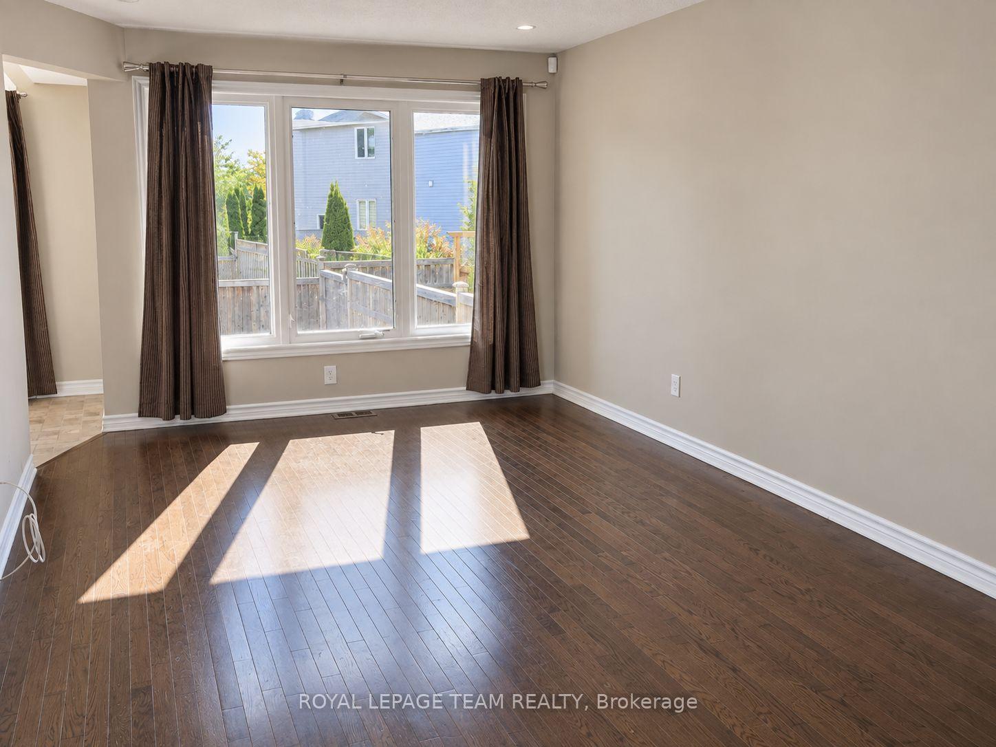 Photo 8 of 133 Forestbrook Street, Ottawa, Kanata - Morgan's Grant/South March — HOMEH