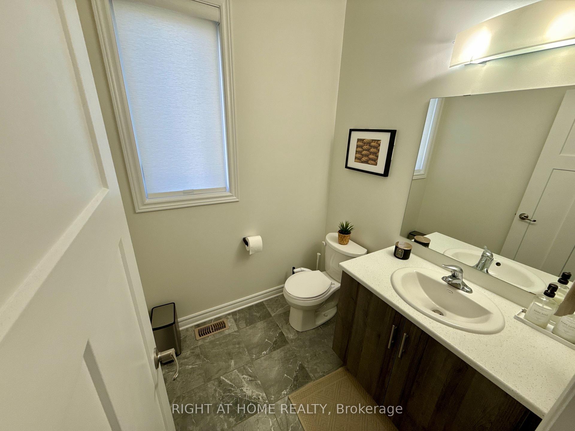 Photo 16 of 35 Douglas Brown Way, Arnprior, Arnprior — HOMEH