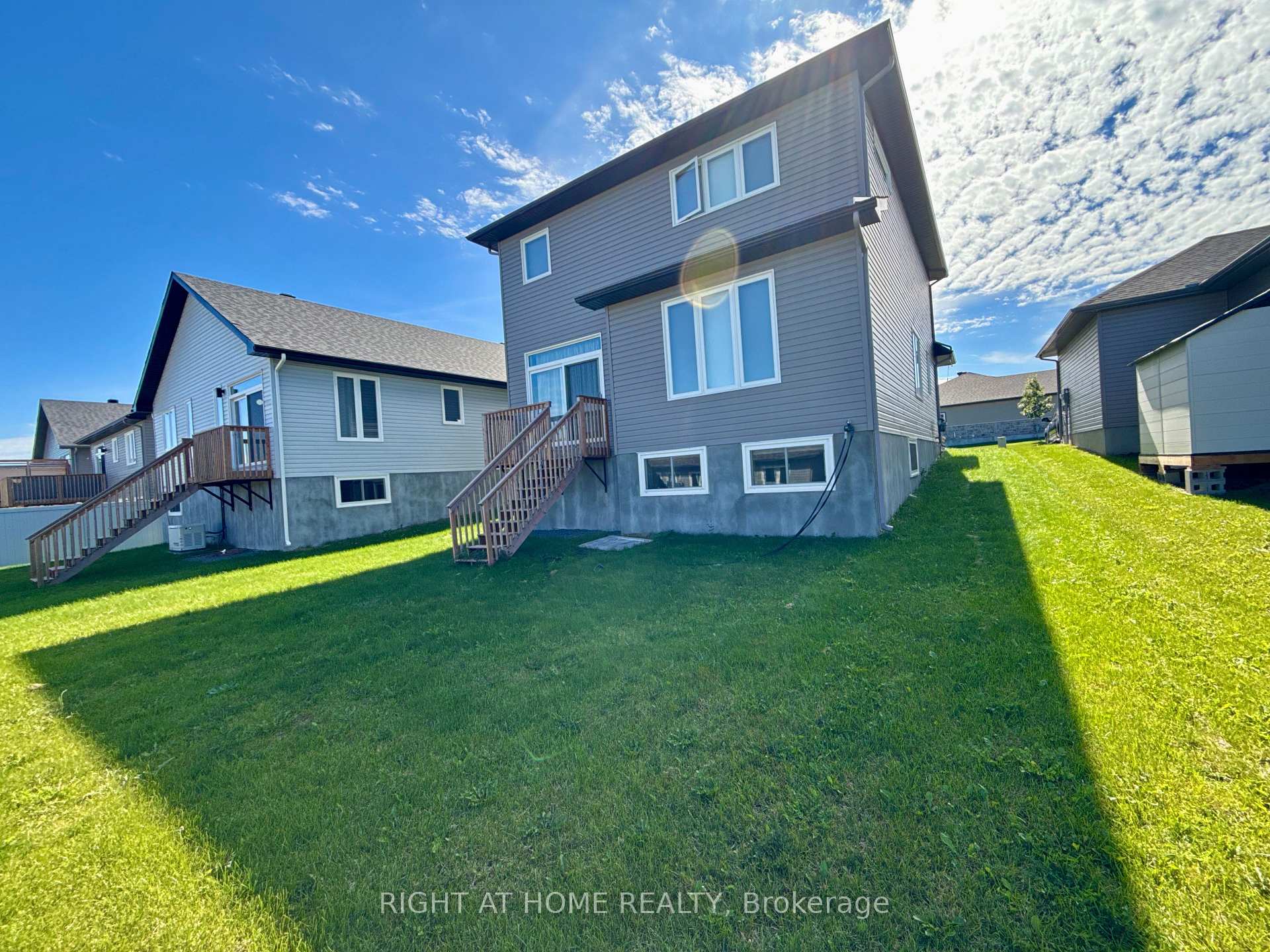 Photo 18 of 35 Douglas Brown Way, Arnprior, Arnprior — HOMEH