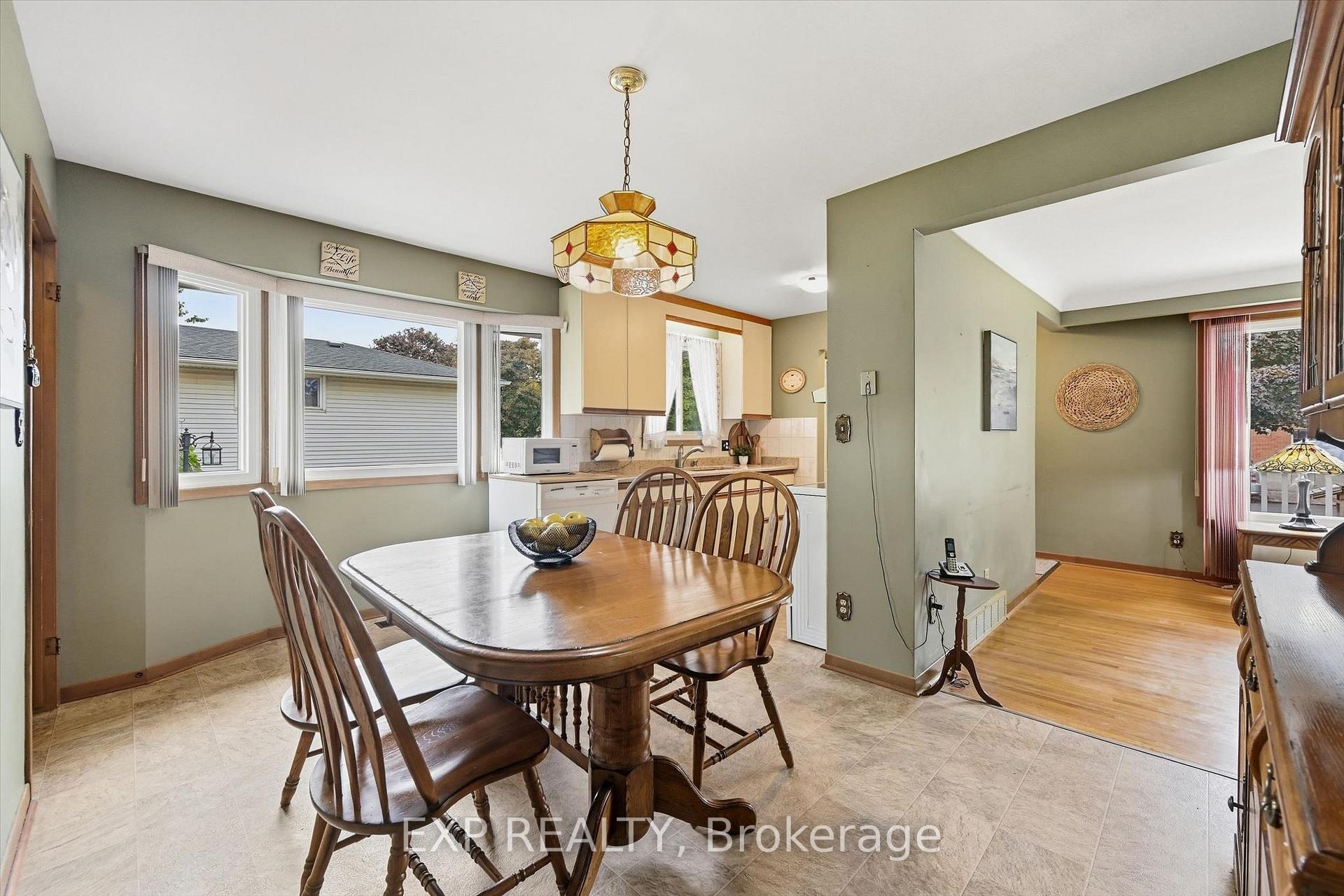 Photo 11 of 6495 Bracken Street, Niagara Falls, Morrison — HOMEH