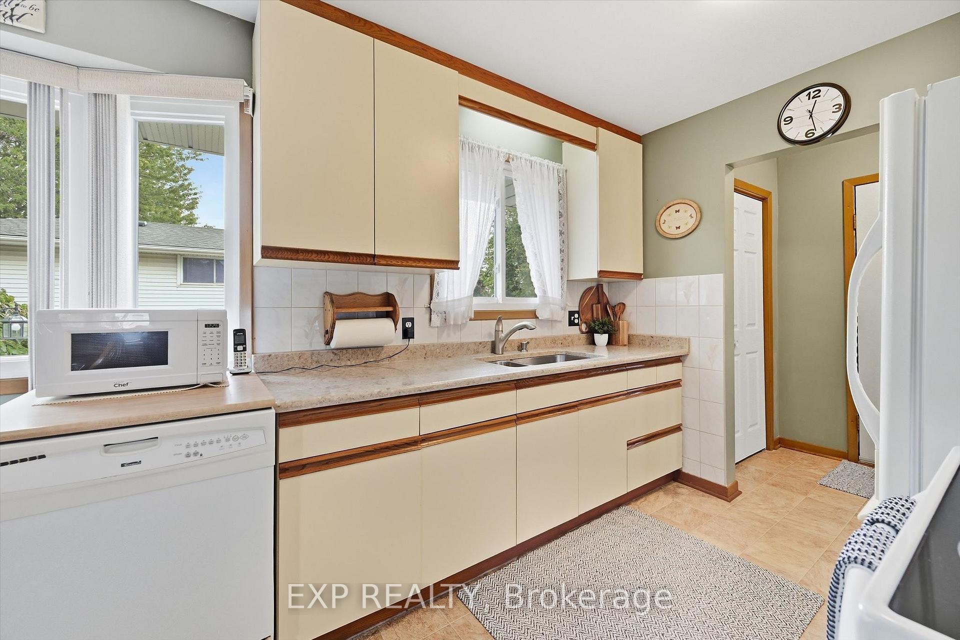 Photo 13 of 6495 Bracken Street, Niagara Falls, Morrison — HOMEH