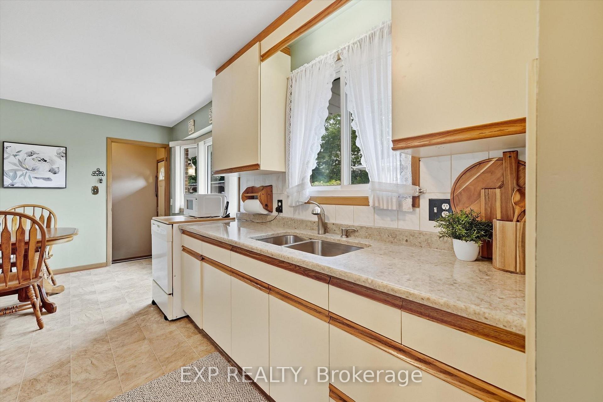 Photo 15 of 6495 Bracken Street, Niagara Falls, Morrison — HOMEH