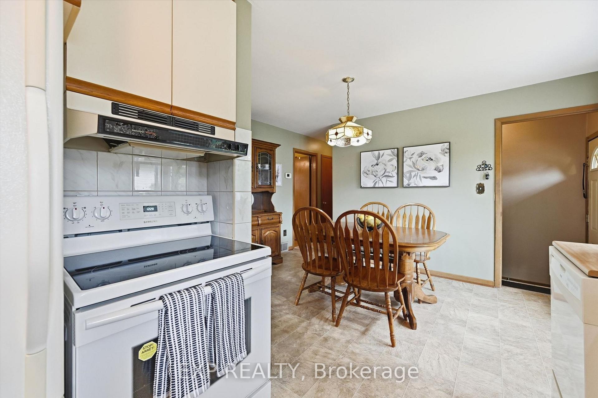 Photo 16 of 6495 Bracken Street, Niagara Falls, Morrison — HOMEH