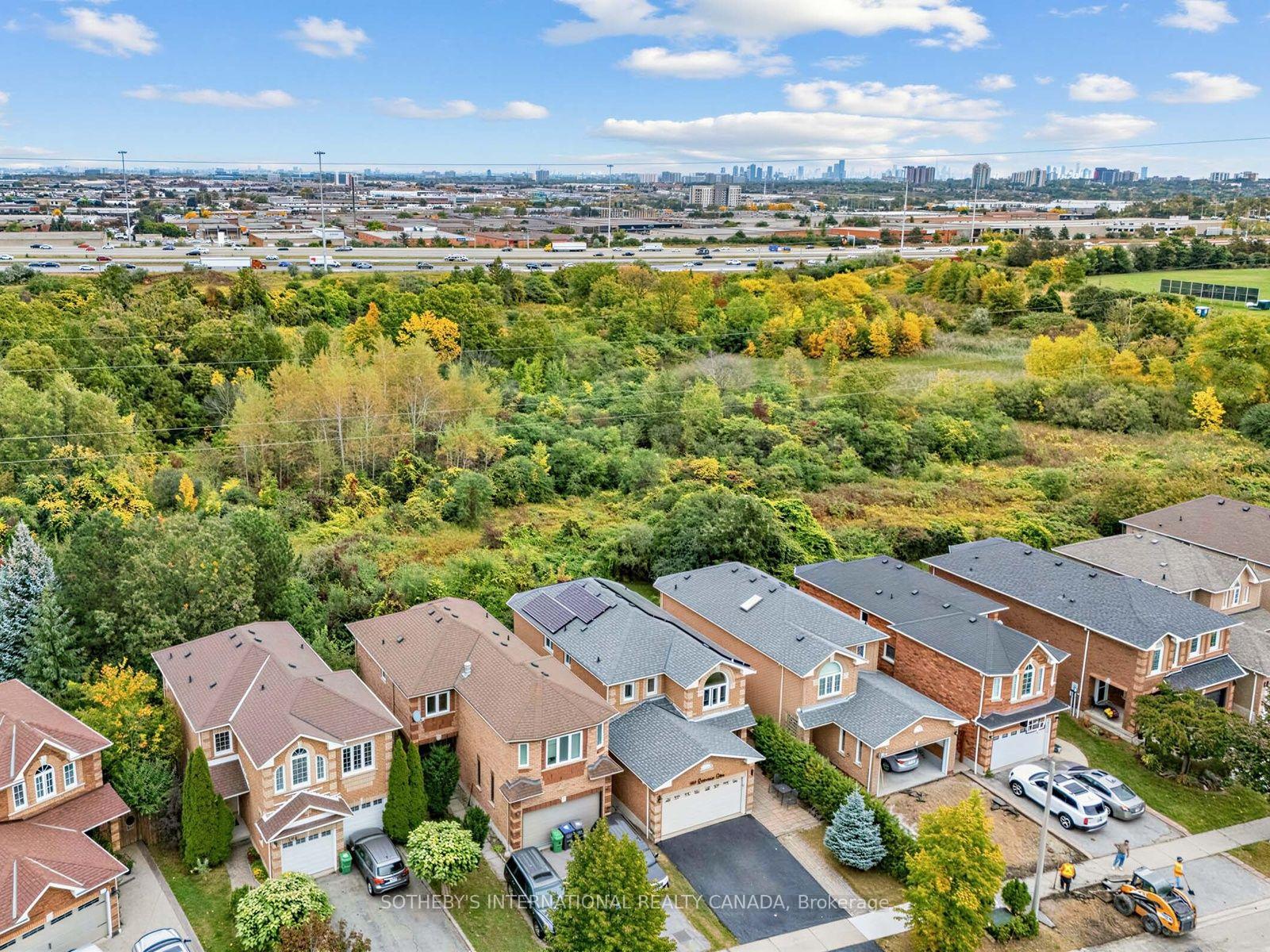 Photo 2 of 668 Driftcurrent Road, Mississauga, Hurontario — HOMEH