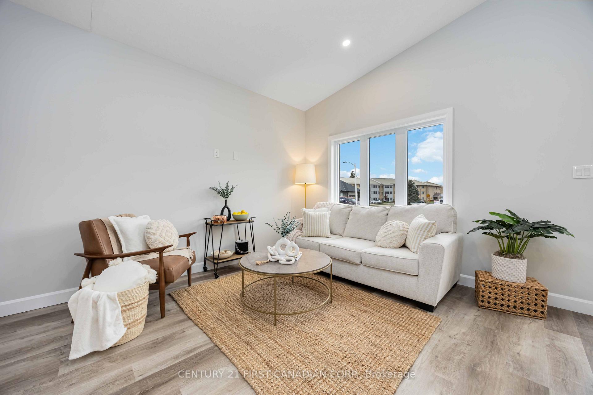 Photo 9 of 5 Postma Crescent, North Middlesex, Ailsa Craig — HOMEH