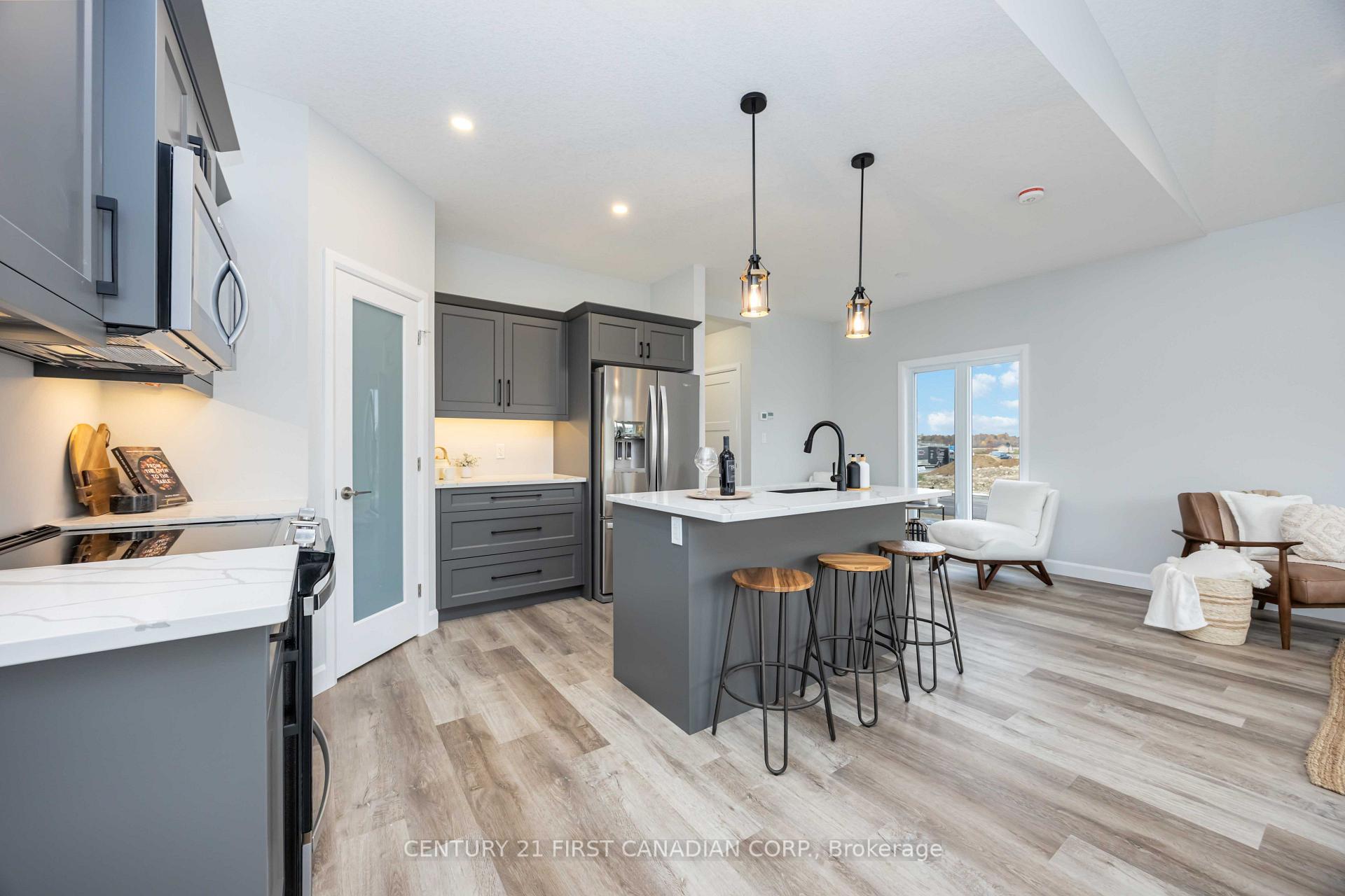 Photo 13 of 5 Postma Crescent, North Middlesex, Ailsa Craig — HOMEH