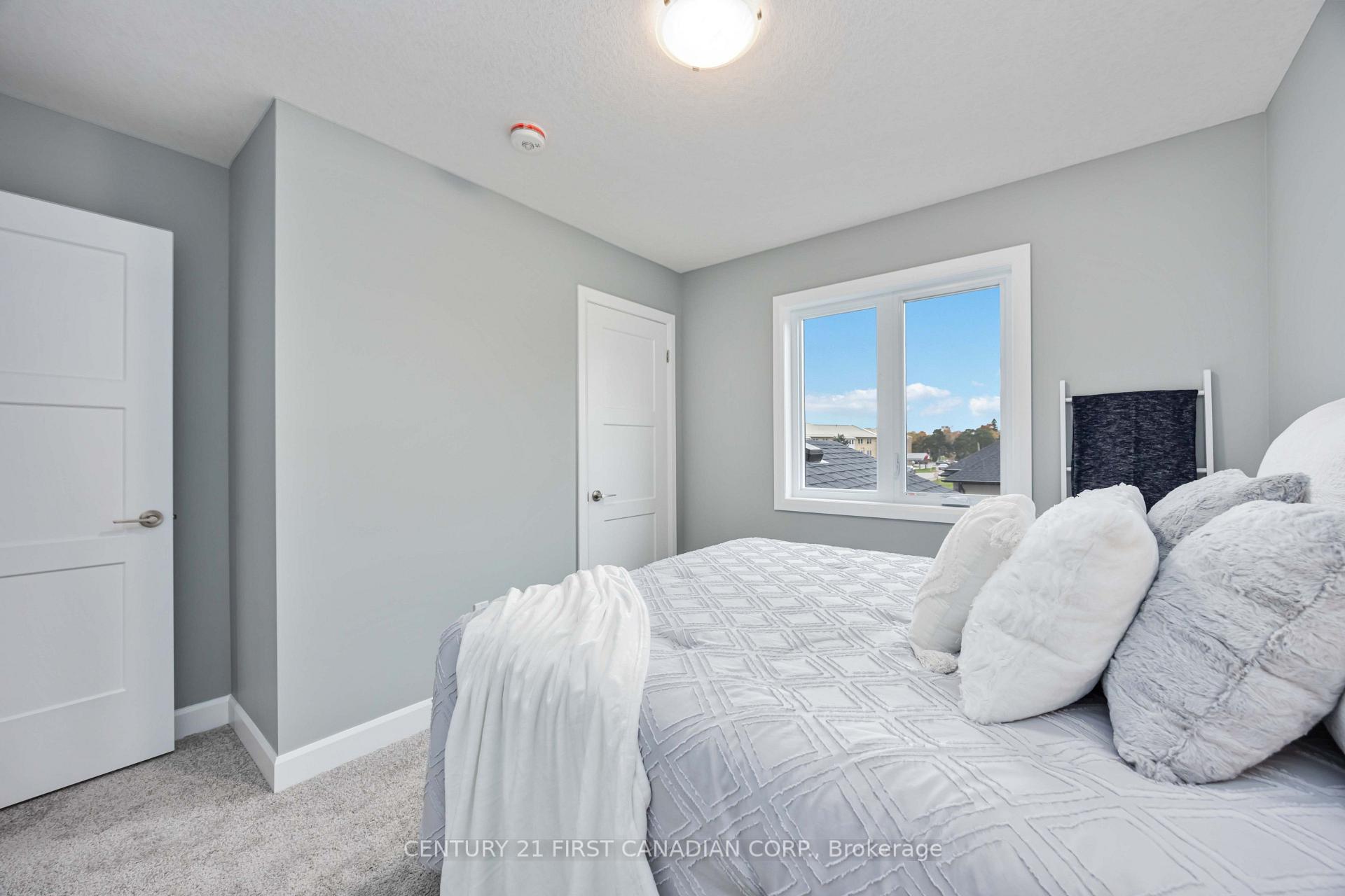 Photo 18 of 5 Postma Crescent, North Middlesex, Ailsa Craig — HOMEH
