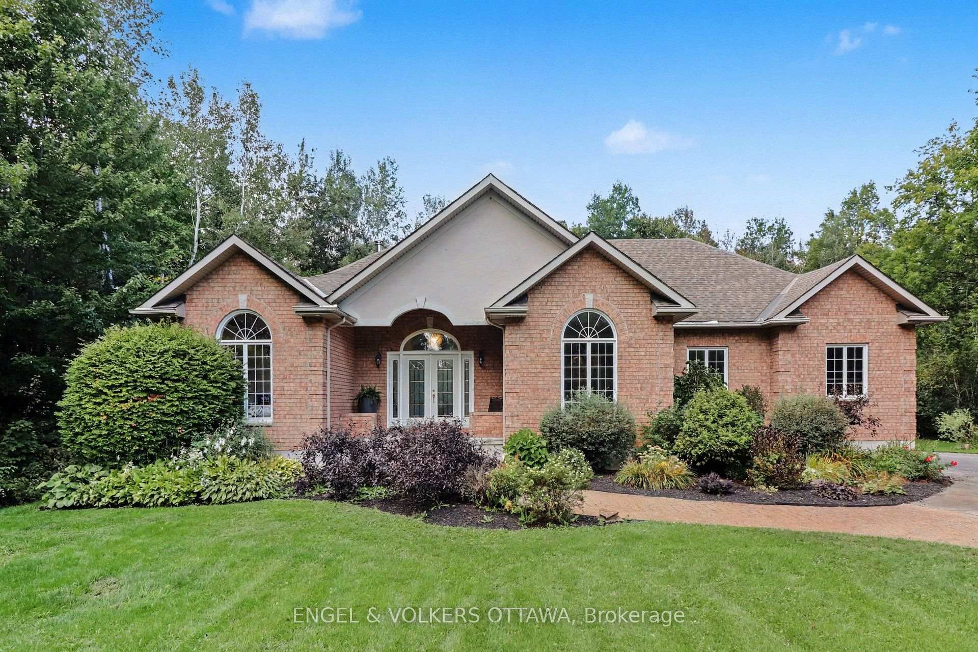 Photo 2 of 6235 Deermeadow Drive, Ottawa, Greely — HOMEH