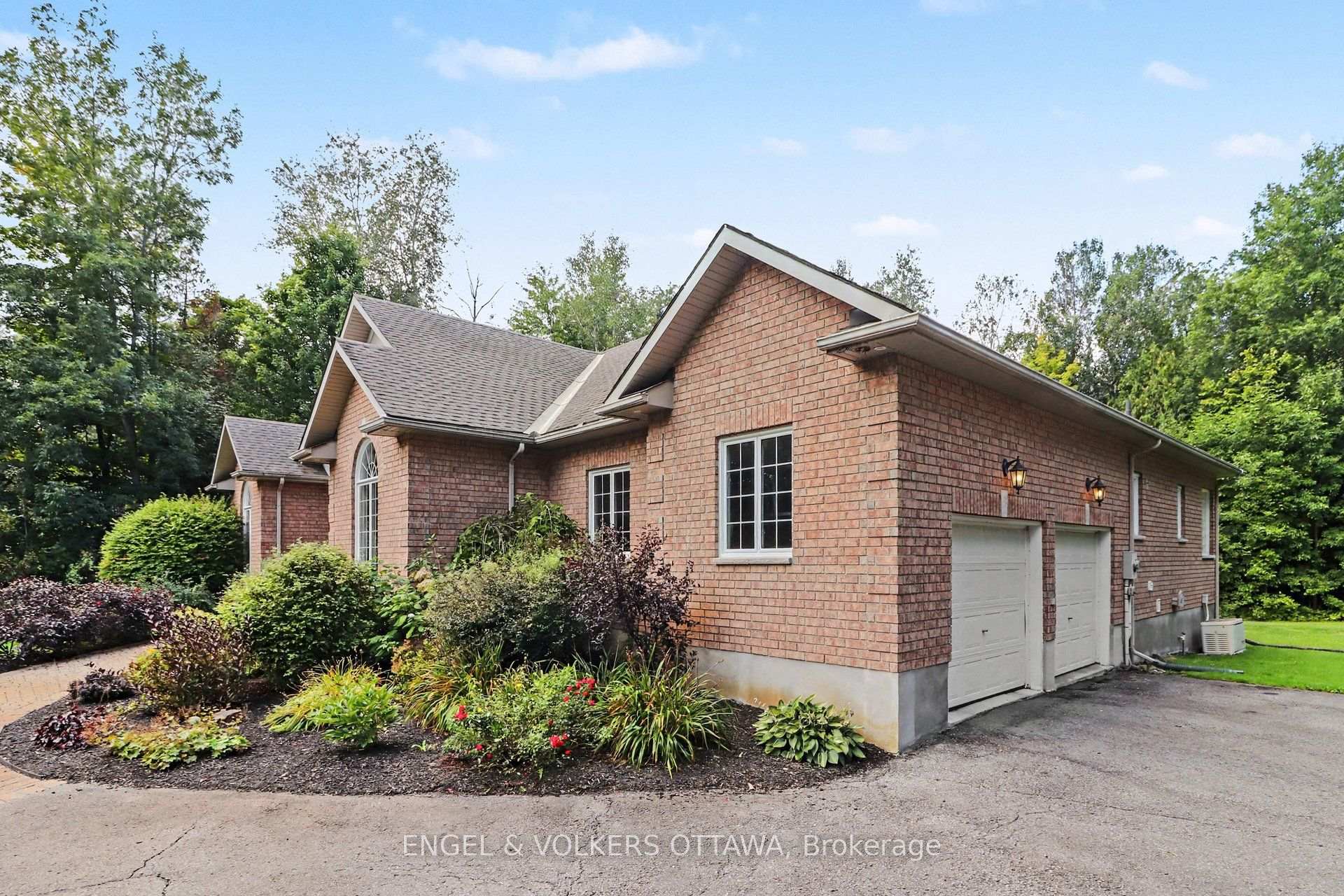 Photo 3 of 6235 Deermeadow Drive, Ottawa, Greely — HOMEH