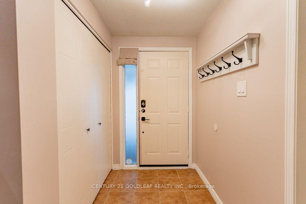 Photo 3 of 1137 Chimney Hill Way, Ottawa, Cardinal Heights — HOMEH
