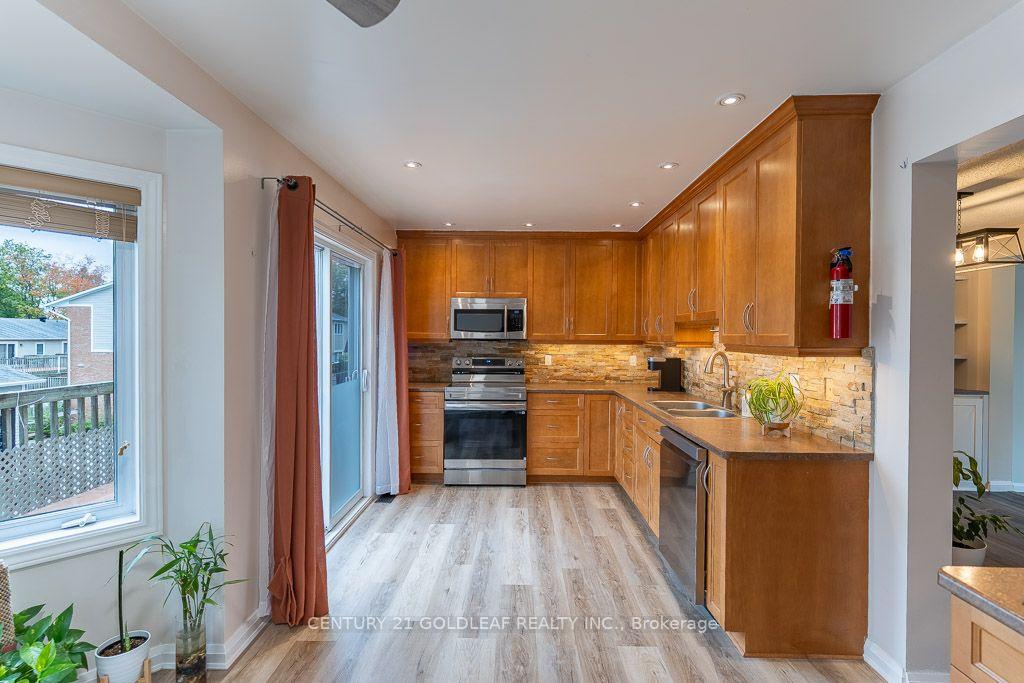 Photo 8 of 1137 Chimney Hill Way, Ottawa, Cardinal Heights — HOMEH