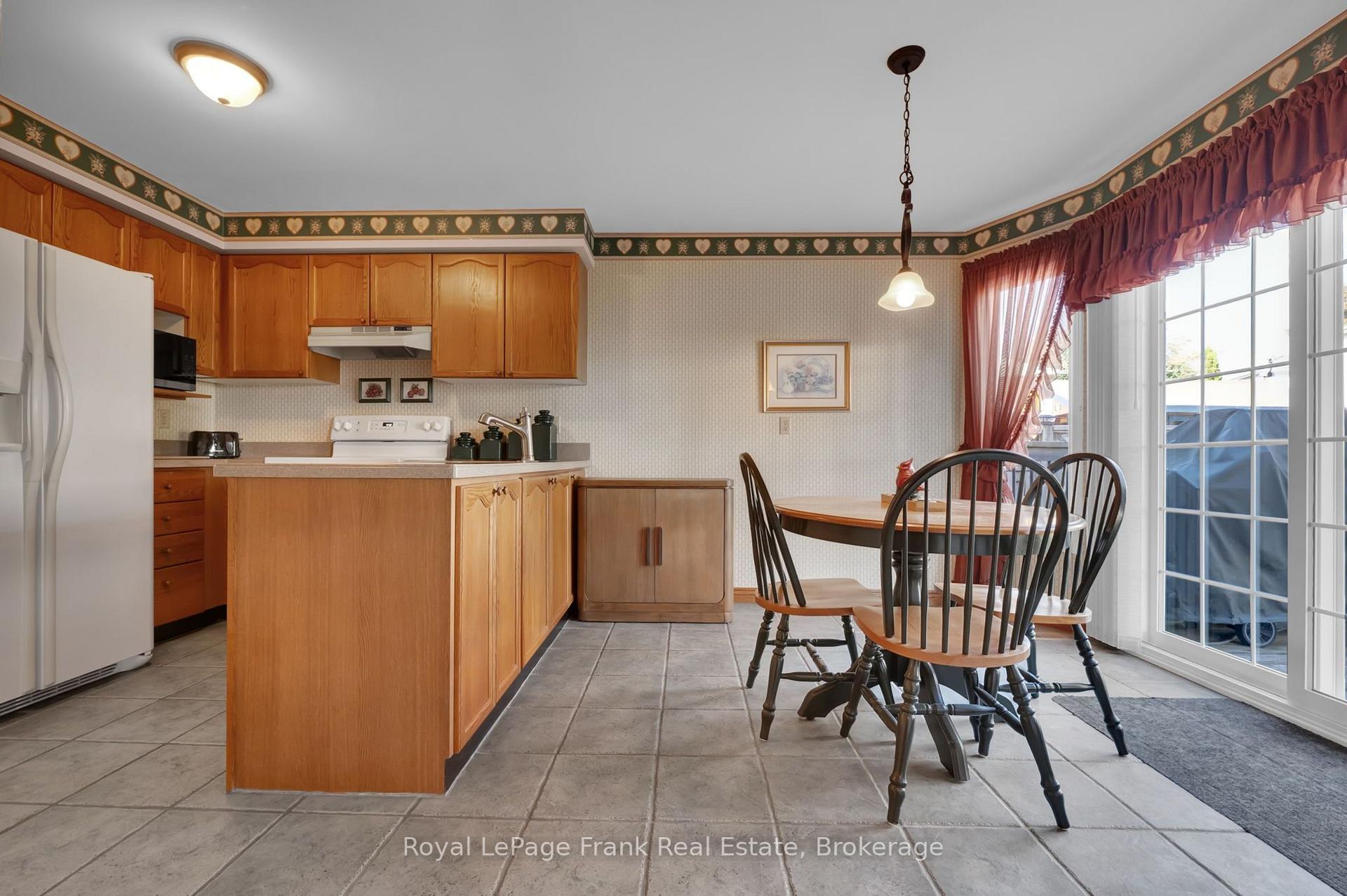 Photo 7 of 35 Burnham Boulevard, Port Hope — HOMEH