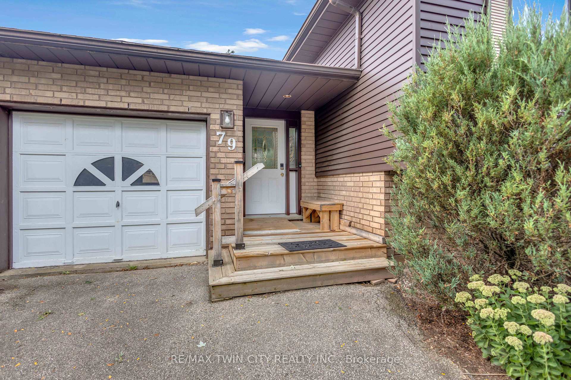 Photo 2 of 79 Hobart Crescent, Brantford, Brantwood Park — HOMEH