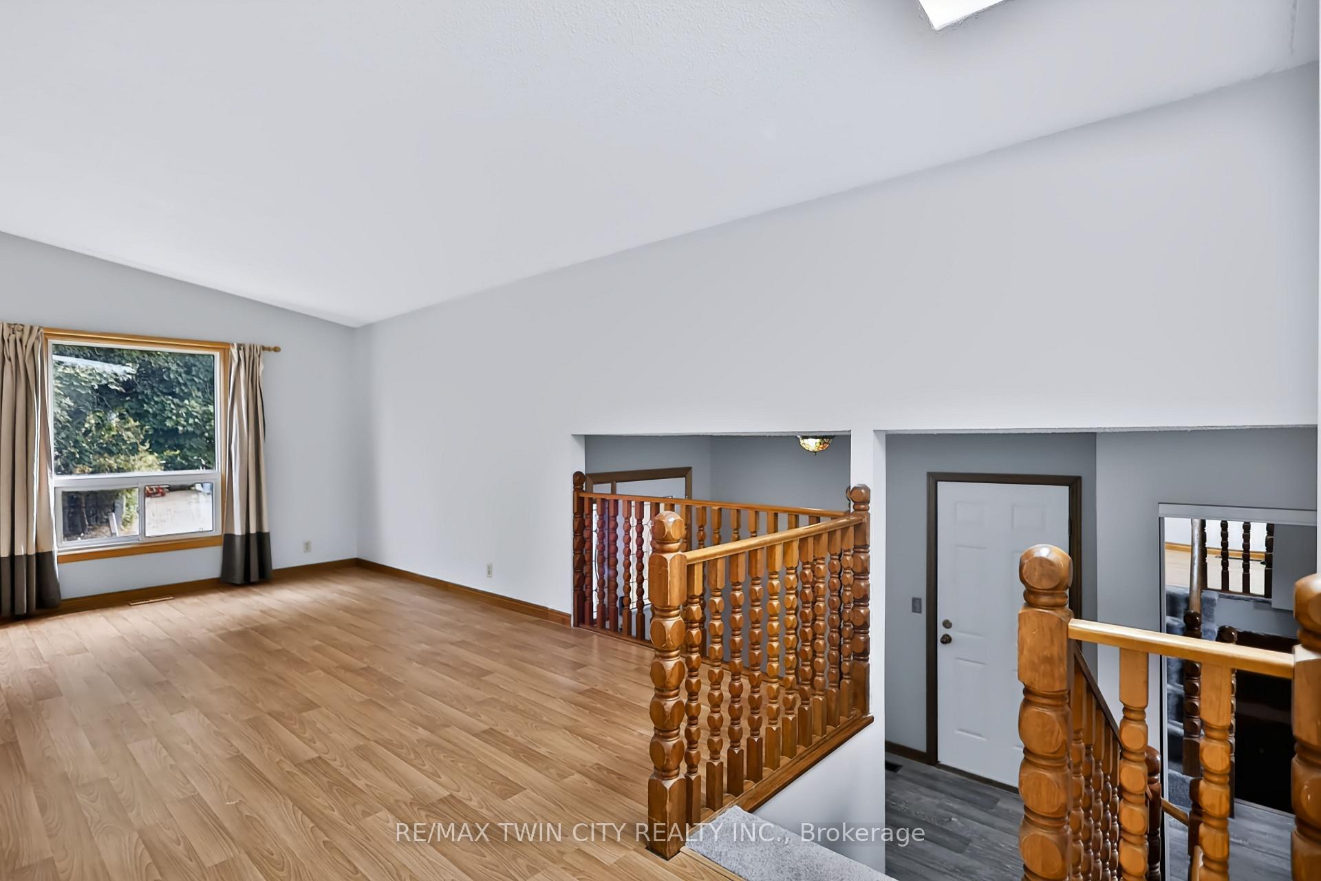 Photo 6 of 79 Hobart Crescent, Brantford, Brantwood Park — HOMEH