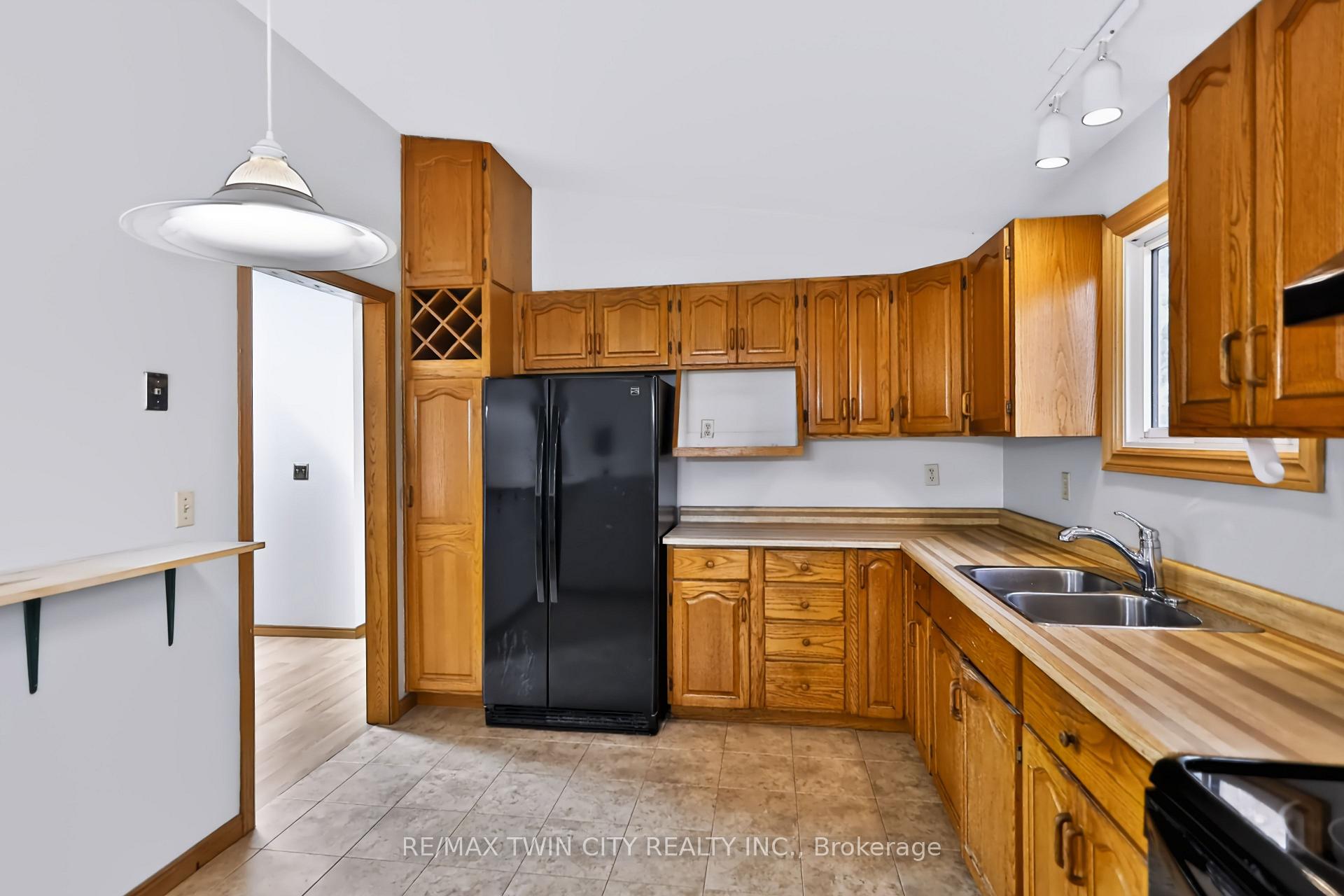 Photo 10 of 79 Hobart Crescent, Brantford, Brantwood Park — HOMEH