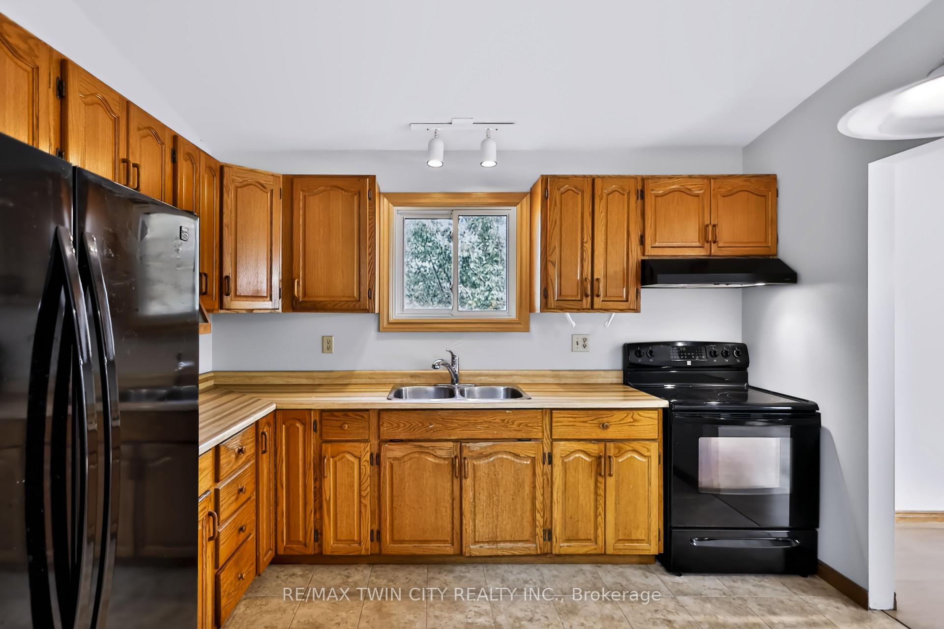 Photo 11 of 79 Hobart Crescent, Brantford, Brantwood Park — HOMEH