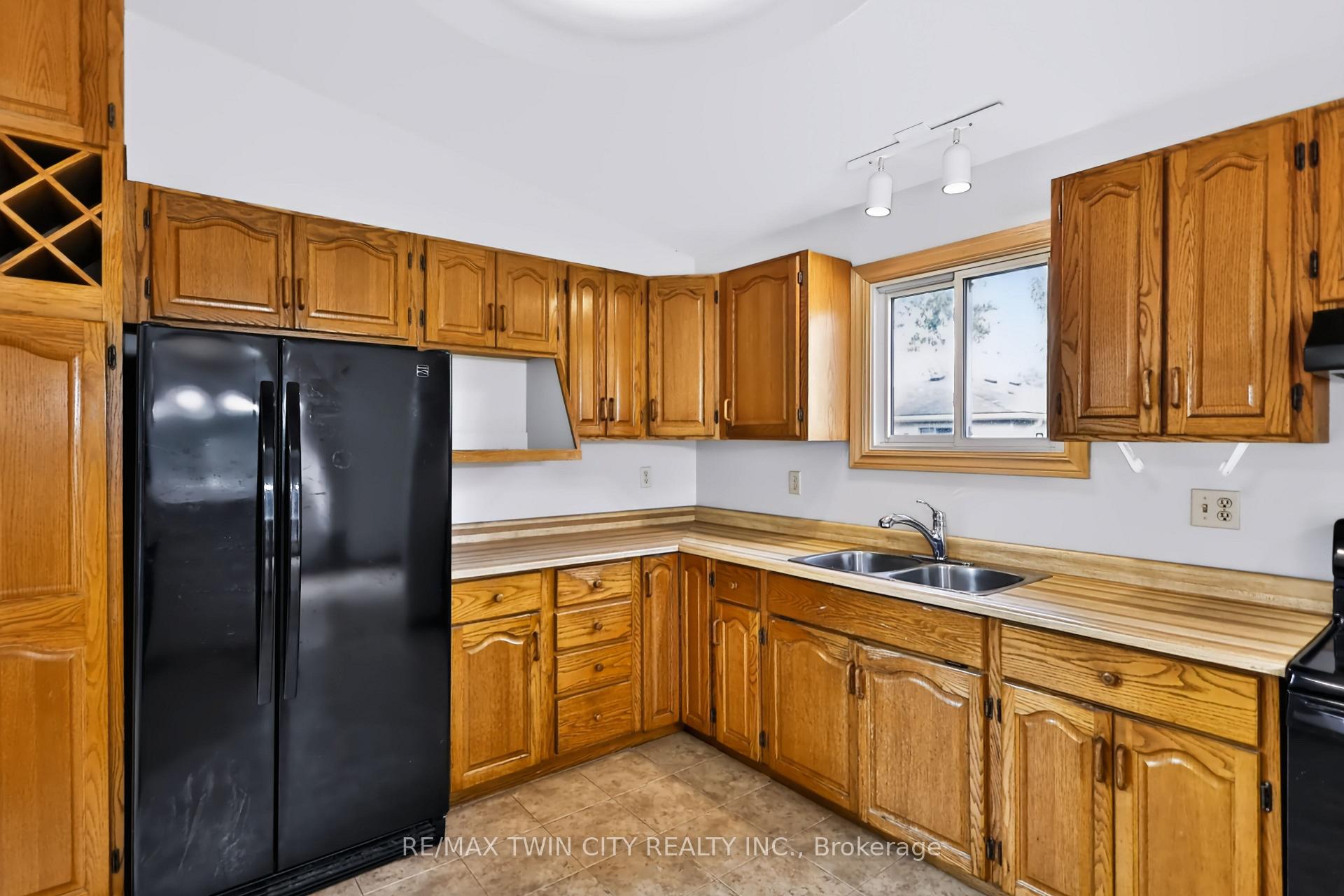 Photo 12 of 79 Hobart Crescent, Brantford, Brantwood Park — HOMEH