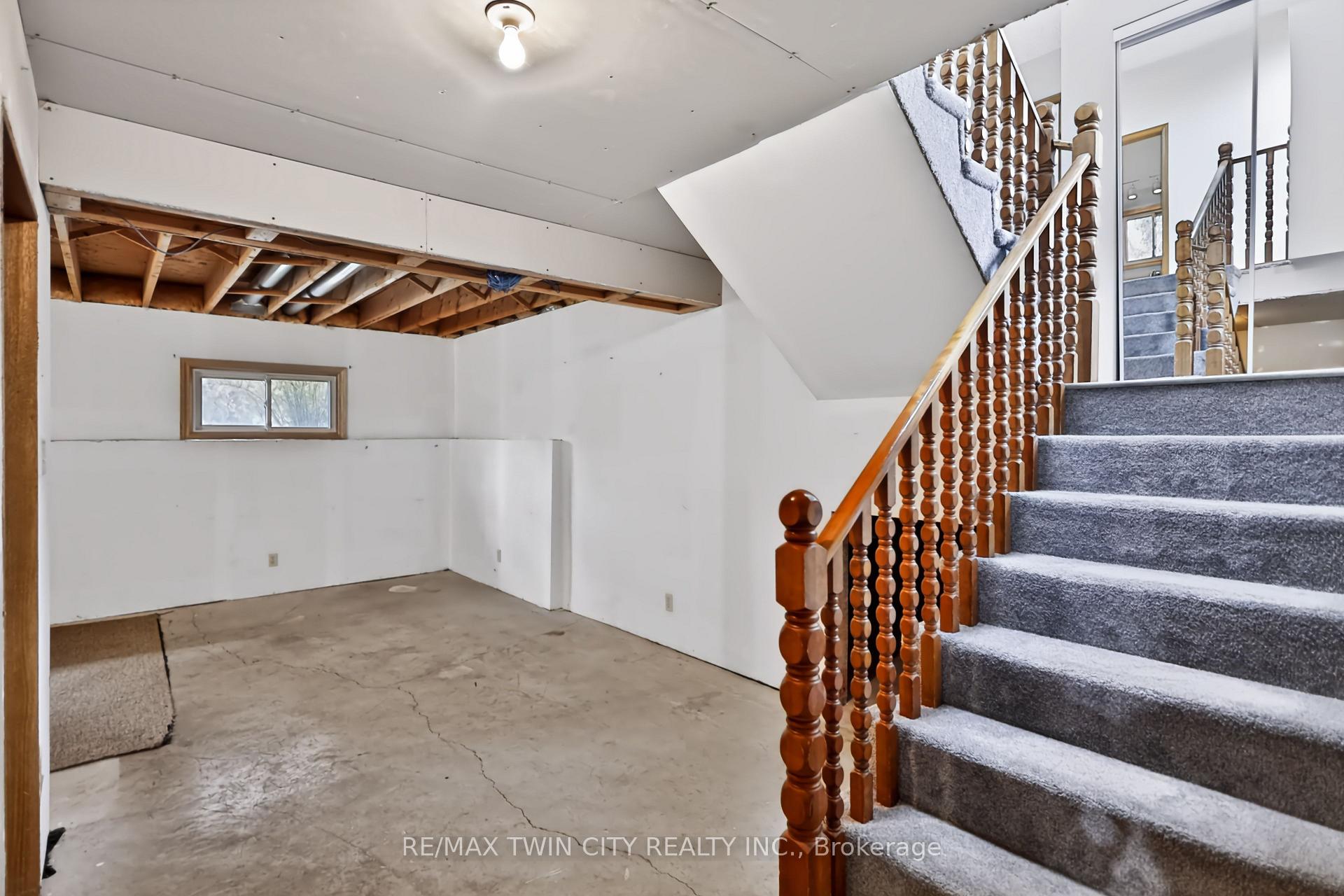 Photo 22 of 79 Hobart Crescent, Brantford, Brantwood Park — HOMEH