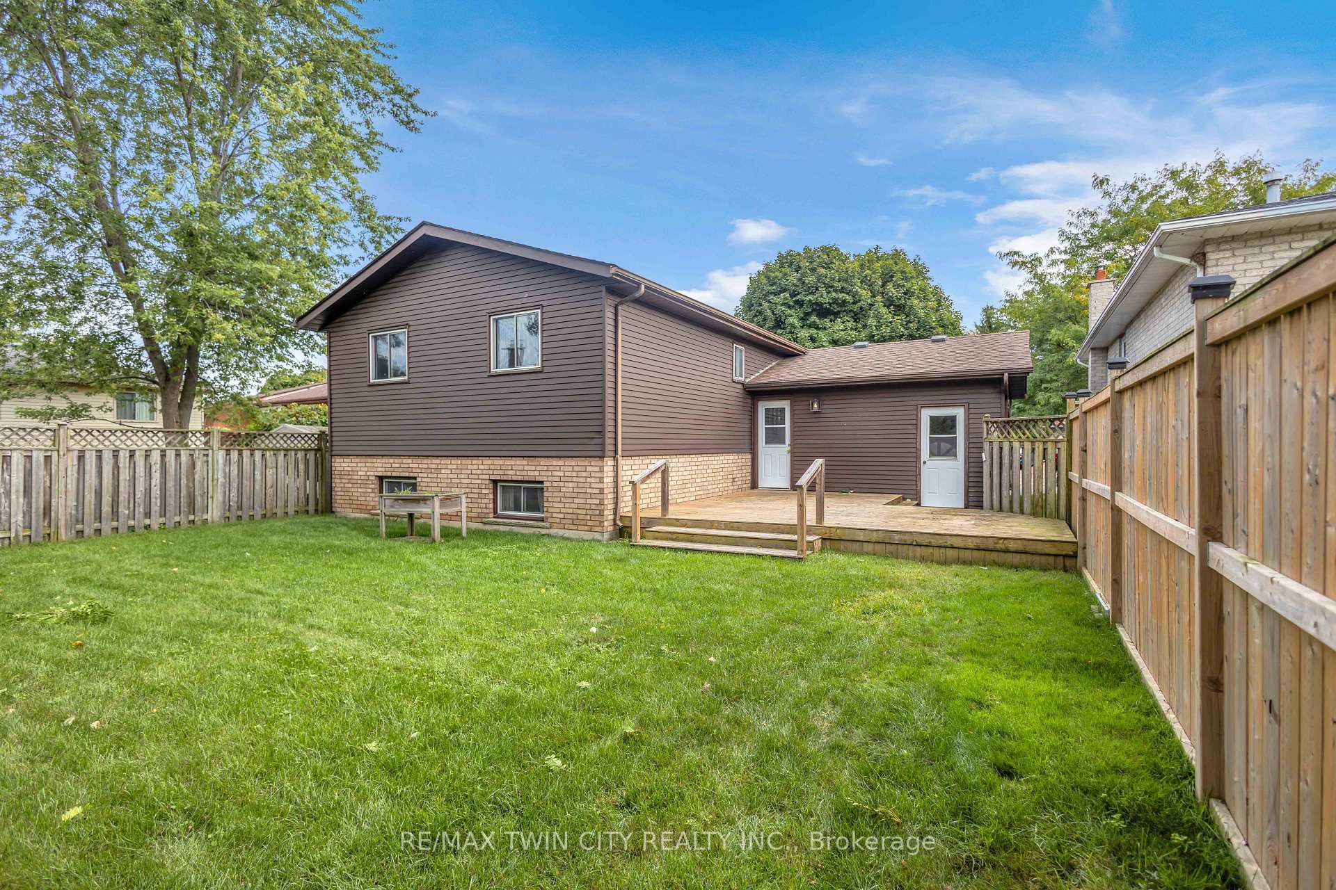 Photo 32 of 79 Hobart Crescent, Brantford, Brantwood Park — HOMEH