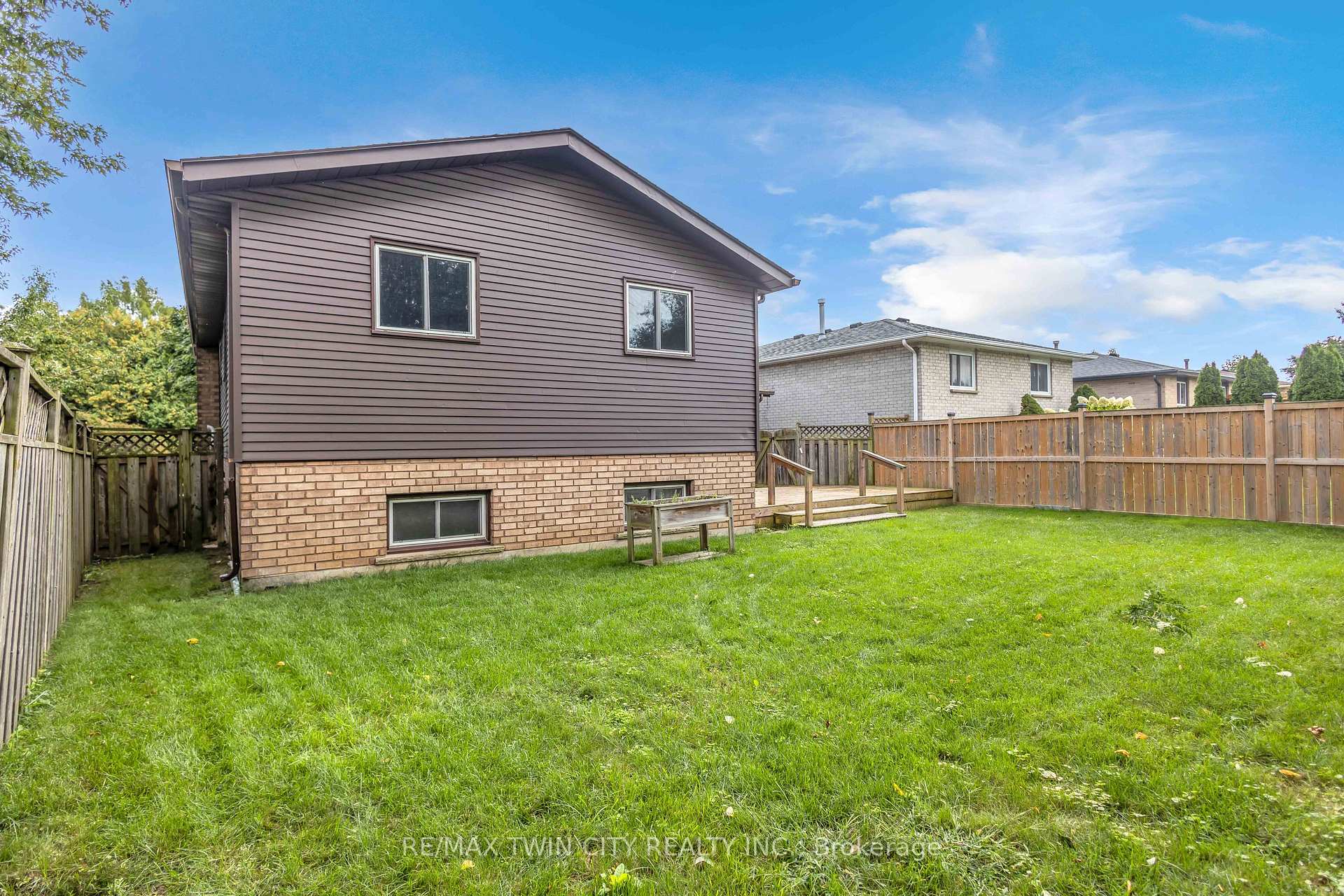 Photo 33 of 79 Hobart Crescent, Brantford, Brantwood Park — HOMEH