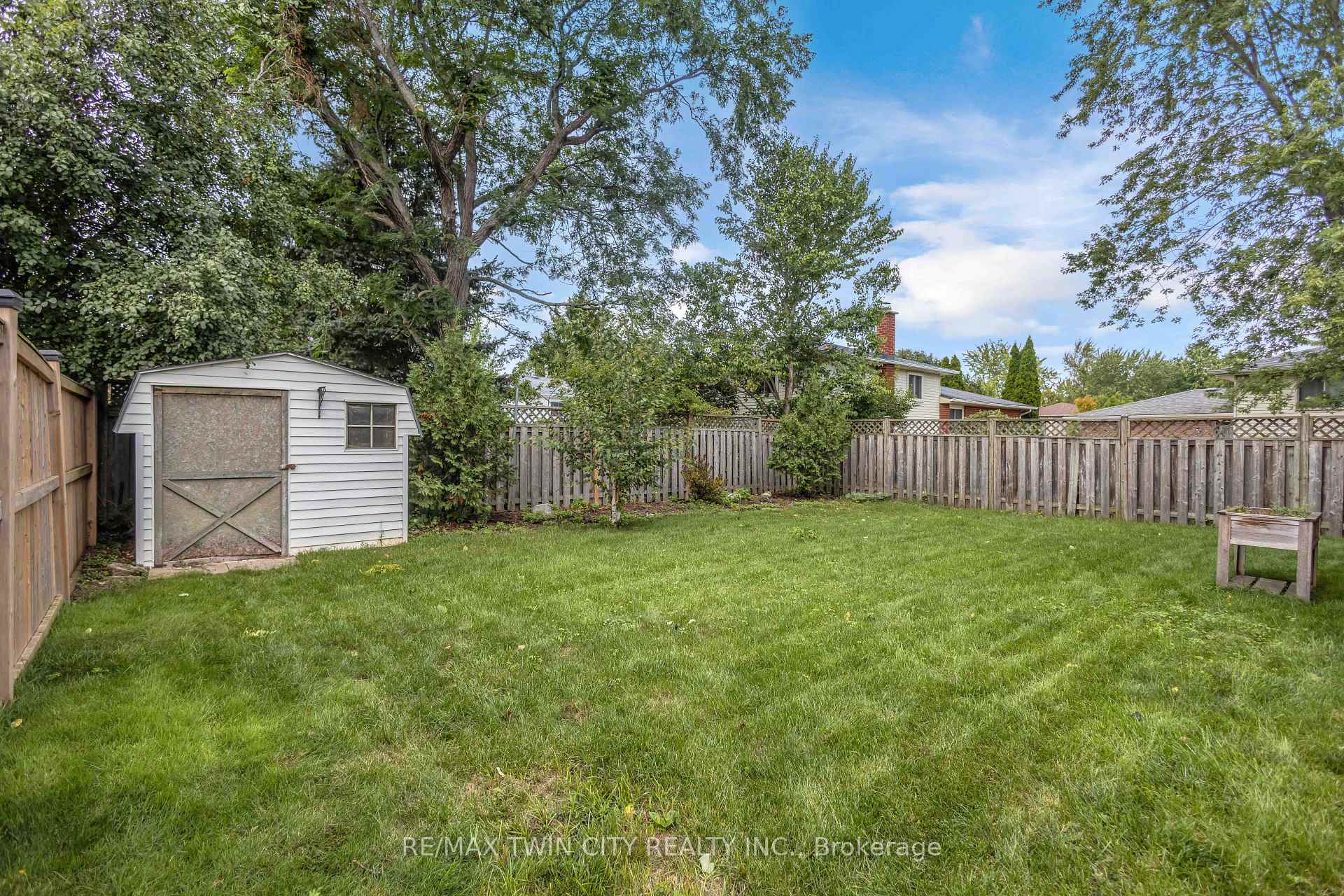 Photo 37 of 79 Hobart Crescent, Brantford, Brantwood Park — HOMEH