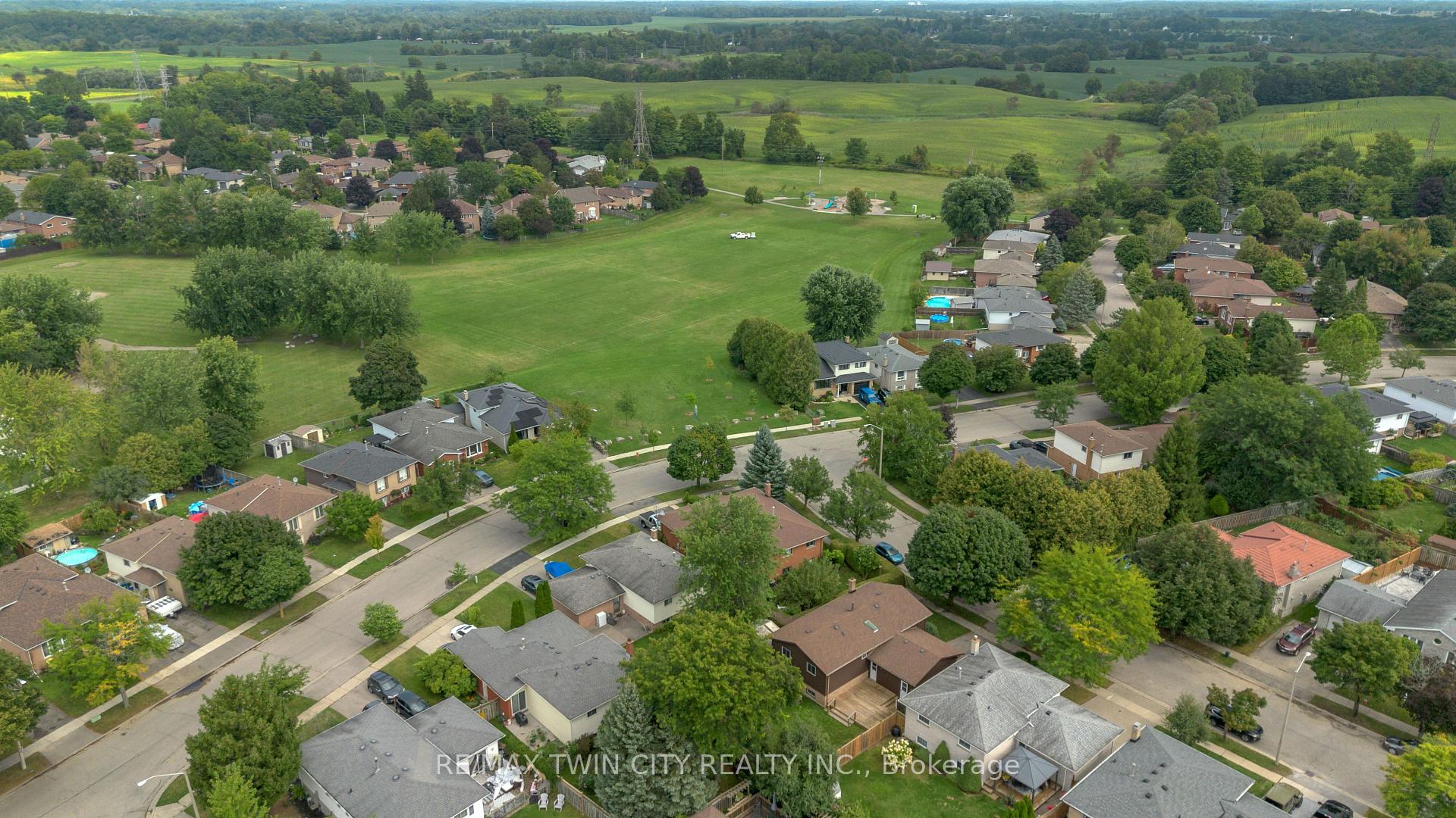 Photo 39 of 79 Hobart Crescent, Brantford, Brantwood Park — HOMEH