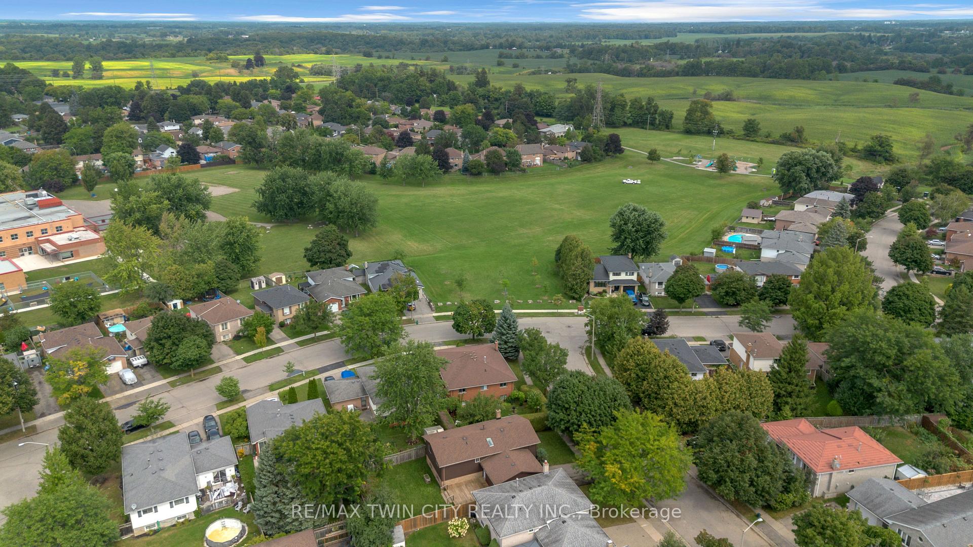 Photo 40 of 79 Hobart Crescent, Brantford, Brantwood Park — HOMEH
