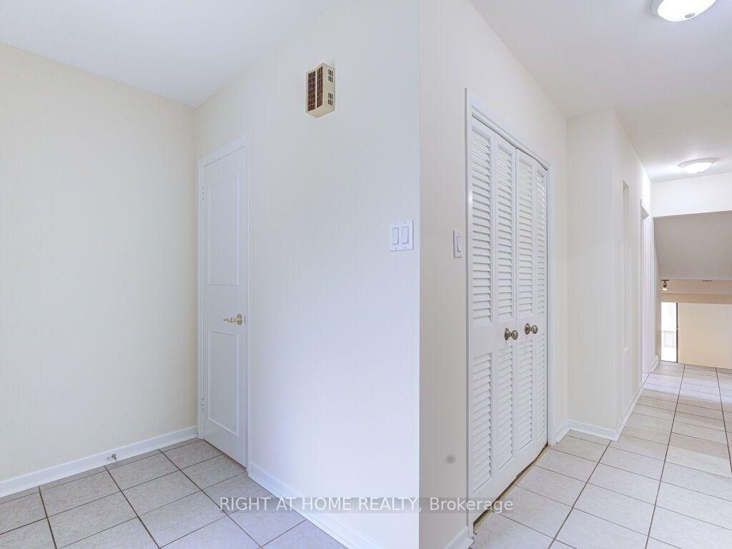 Photo 5 of 341 Rathburn Road, Etobicoke, Islington-City Centre West — HOMEH