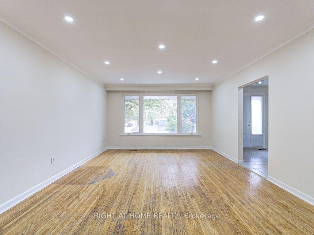 Photo 7 of 341 Rathburn Road, Etobicoke, Islington-City Centre West — HOMEH