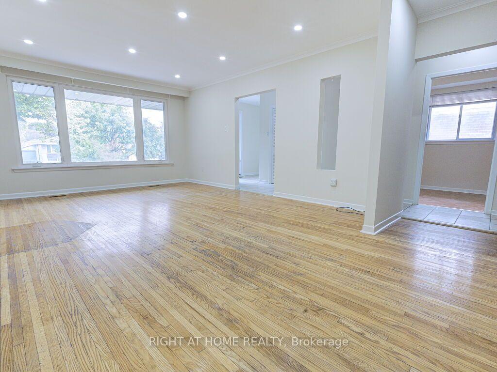 Photo 8 of 341 Rathburn Road, Etobicoke, Islington-City Centre West — HOMEH