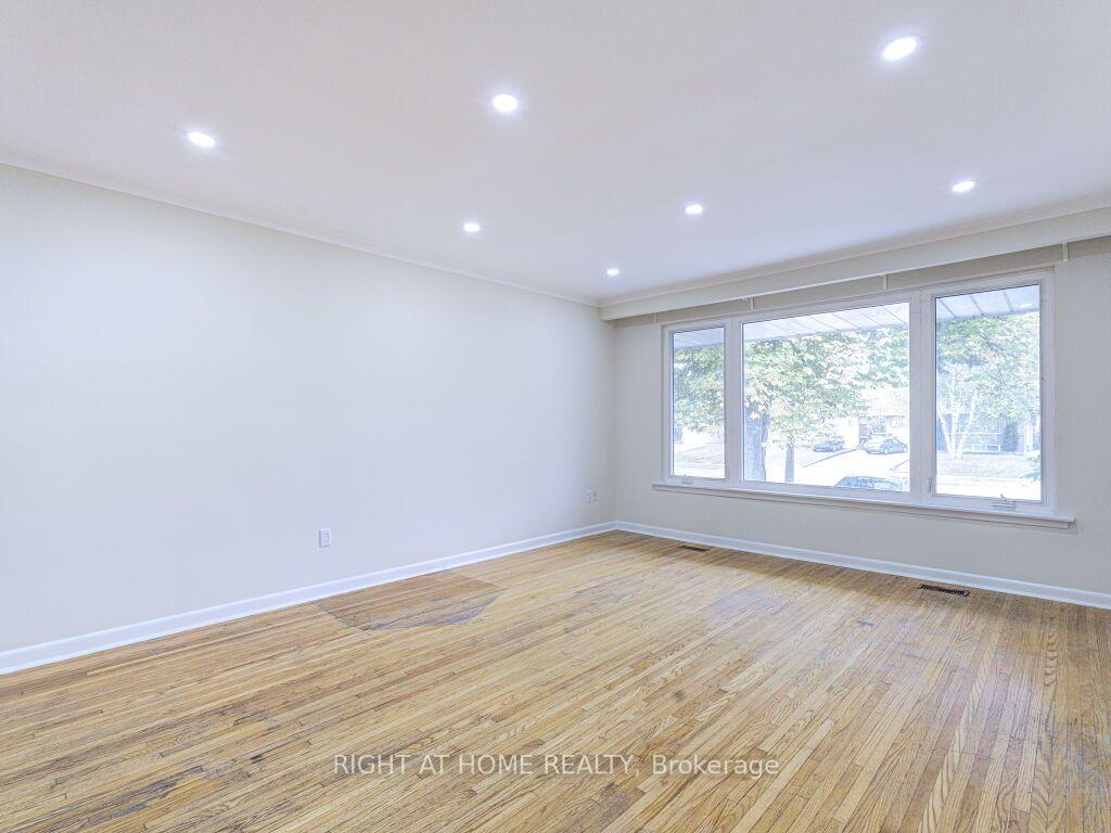 Photo 9 of 341 Rathburn Road, Etobicoke, Islington-City Centre West — HOMEH