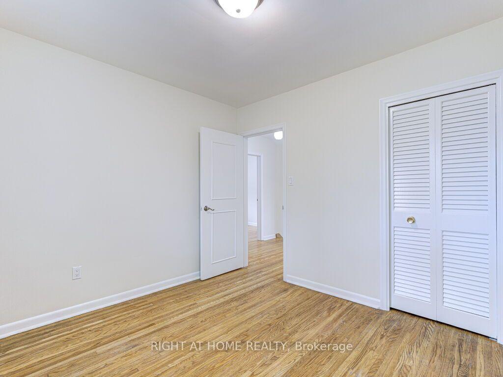 Photo 10 of 341 Rathburn Road, Etobicoke, Islington-City Centre West — HOMEH