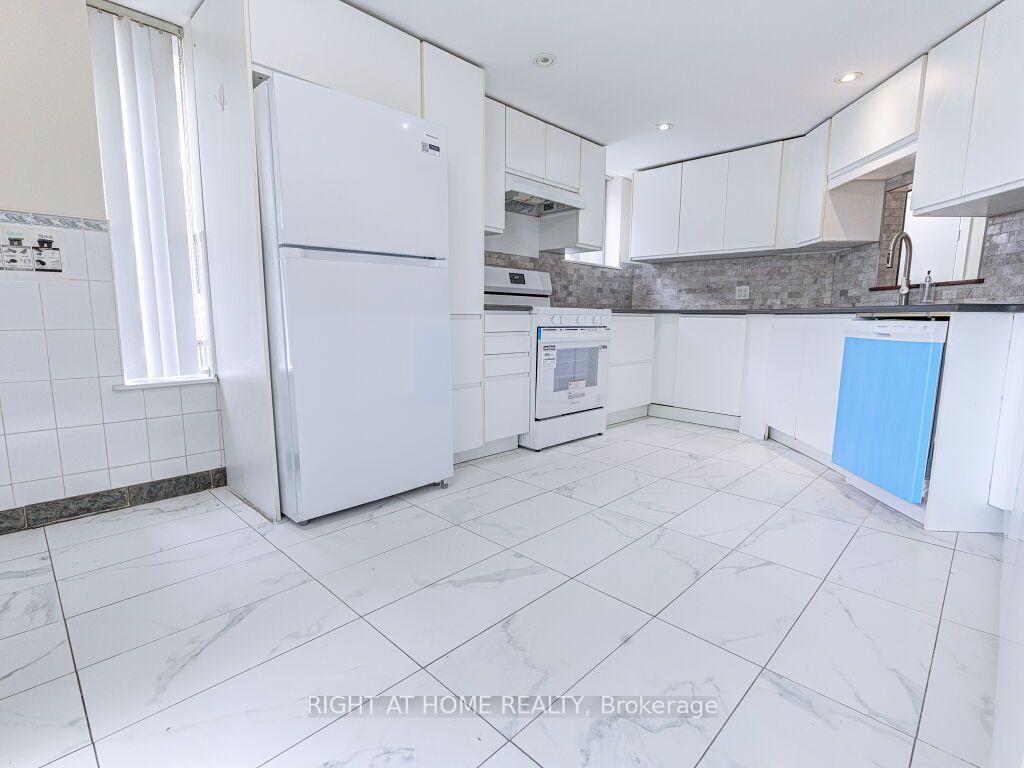 Photo 24 of 341 Rathburn Road, Etobicoke, Islington-City Centre West — HOMEH
