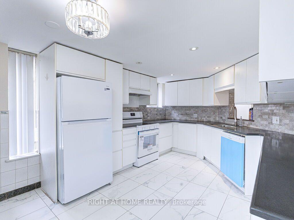 Photo 26 of 341 Rathburn Road, Etobicoke, Islington-City Centre West — HOMEH