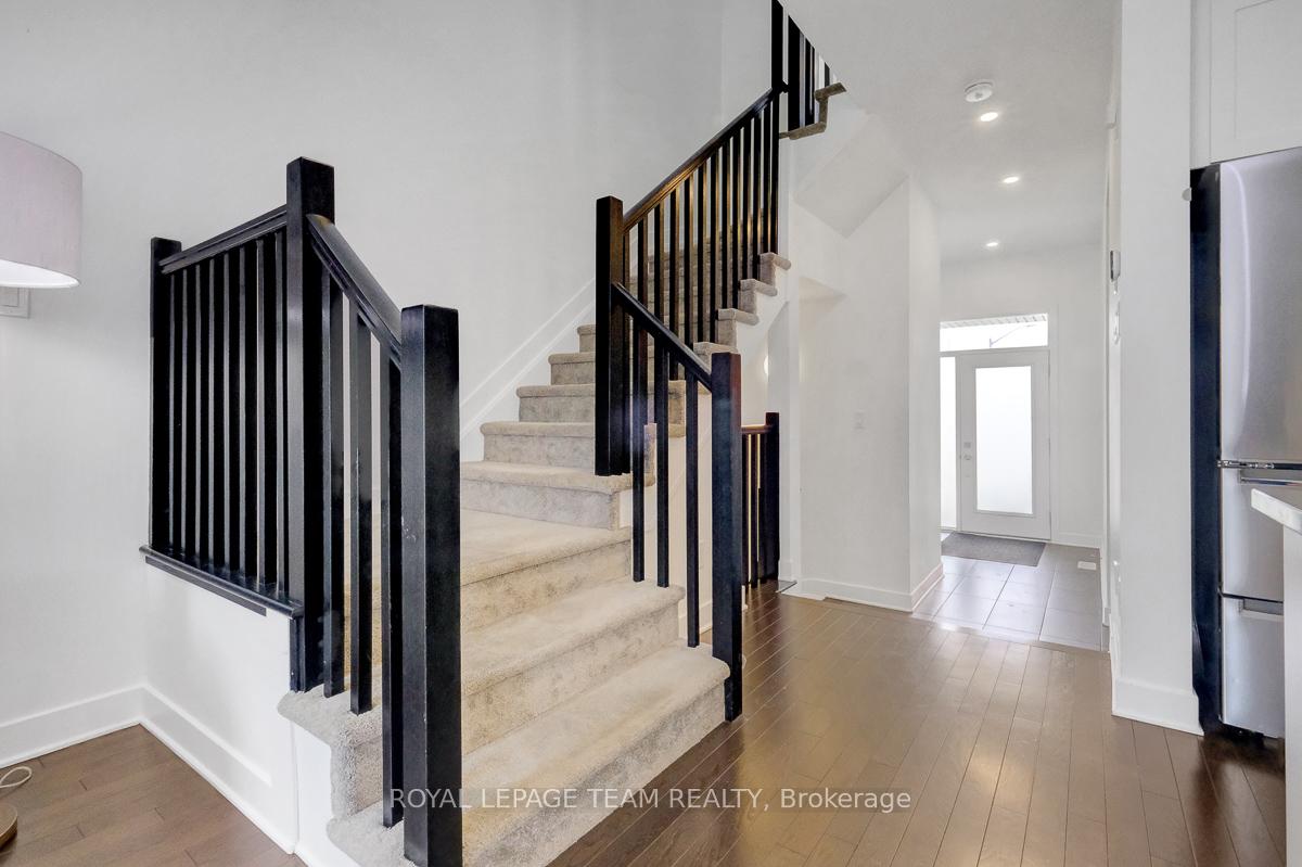 Photo 8 of 822 Chipping Circle, Ottawa, Riverside South/Gloucester Glen — HOMEH
