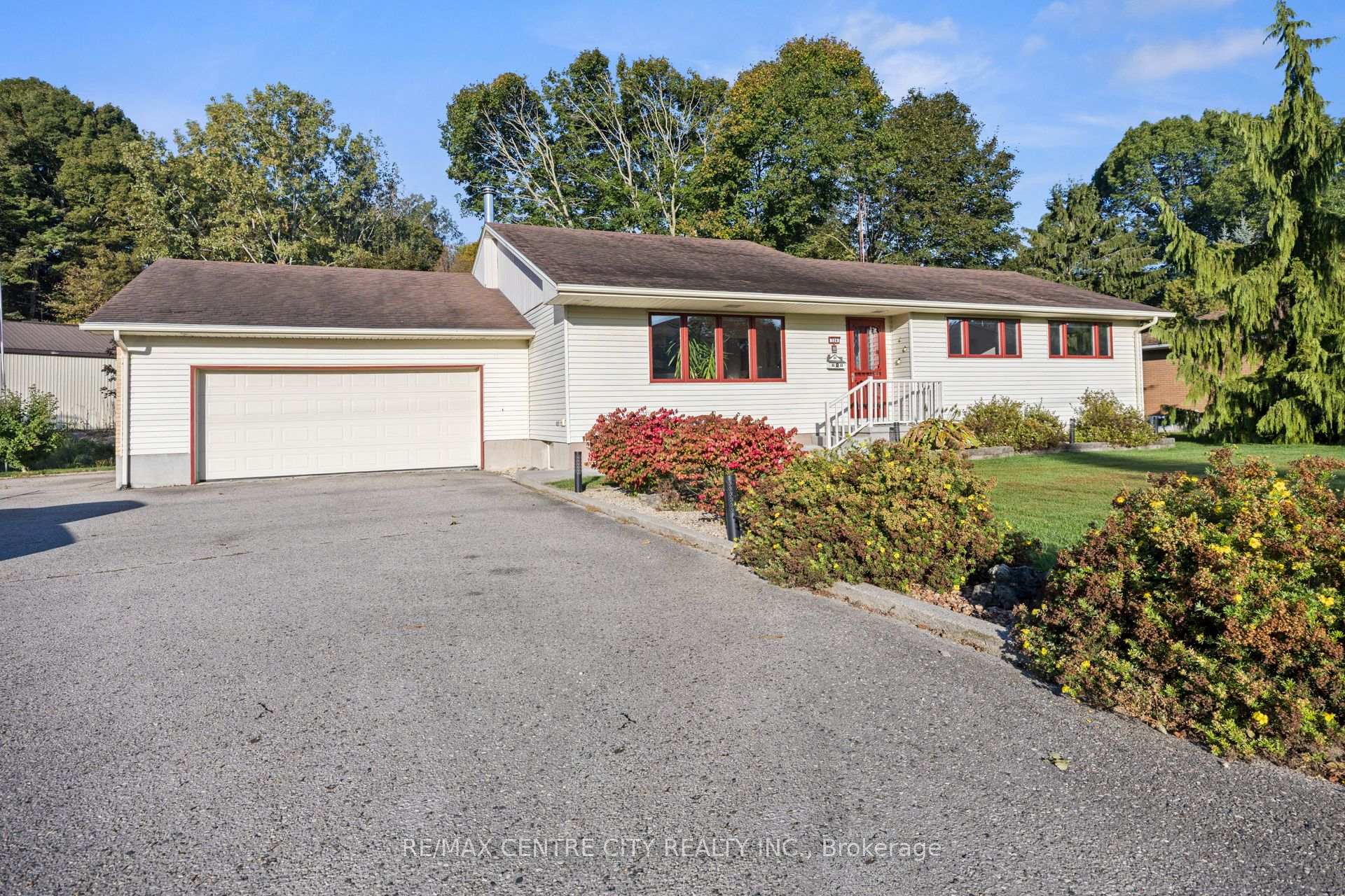 Photo 2 of 324 Carlow Road, Central Elgin, Port Stanley — HOMEH