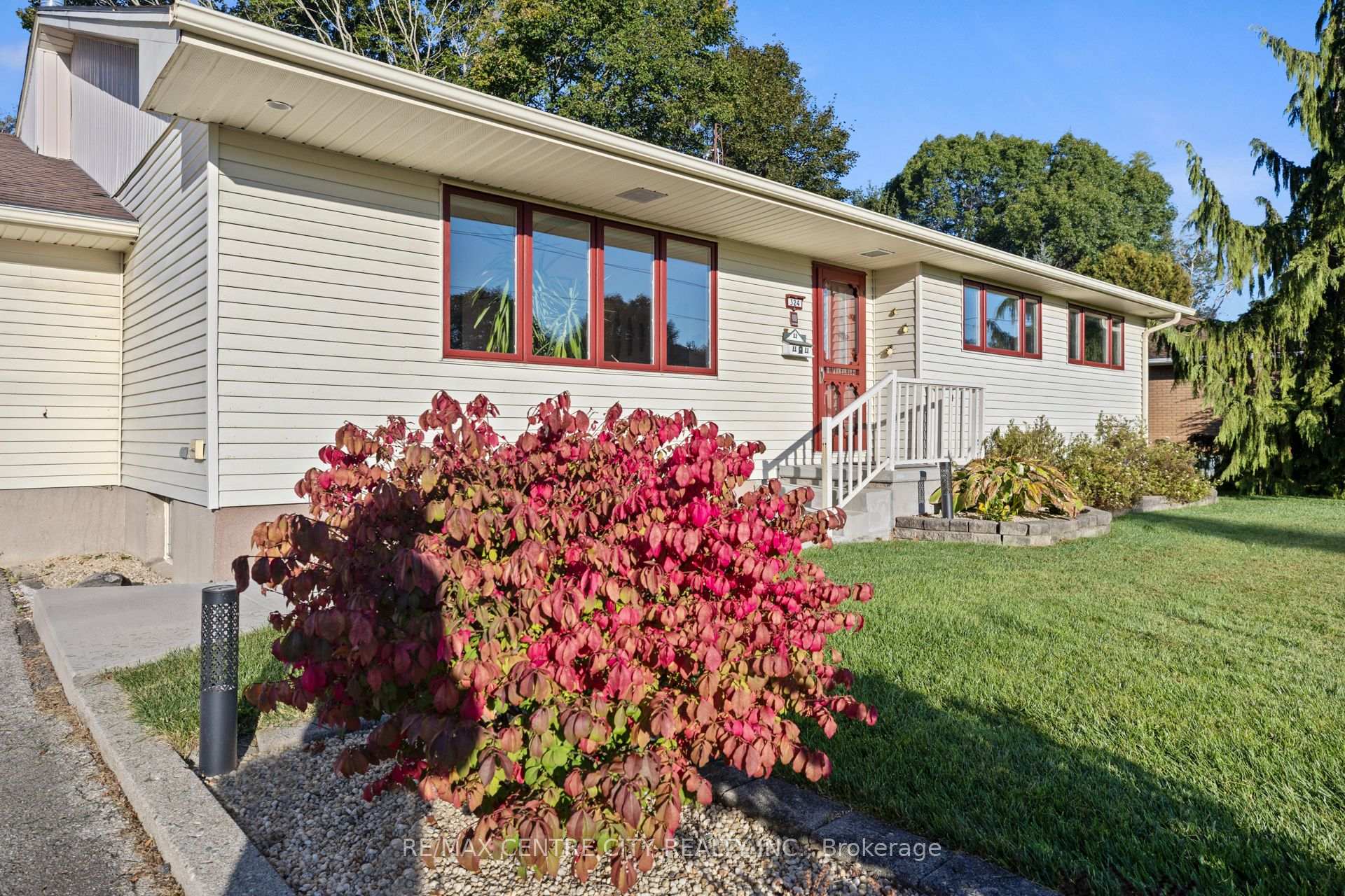 Photo 3 of 324 Carlow Road, Central Elgin, Port Stanley — HOMEH