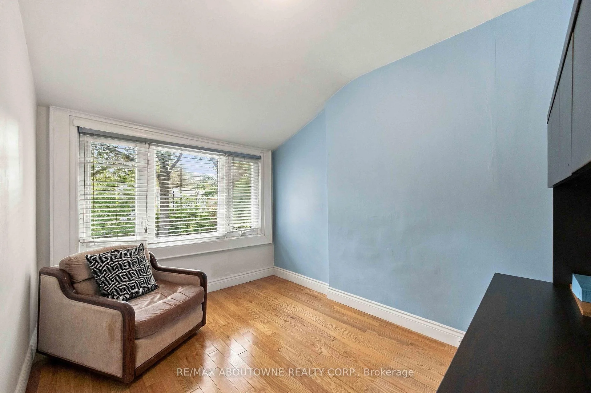 Photo 32 of 319 Durie Street, Toronto, Runnymede-Bloor West Village — HOMEH