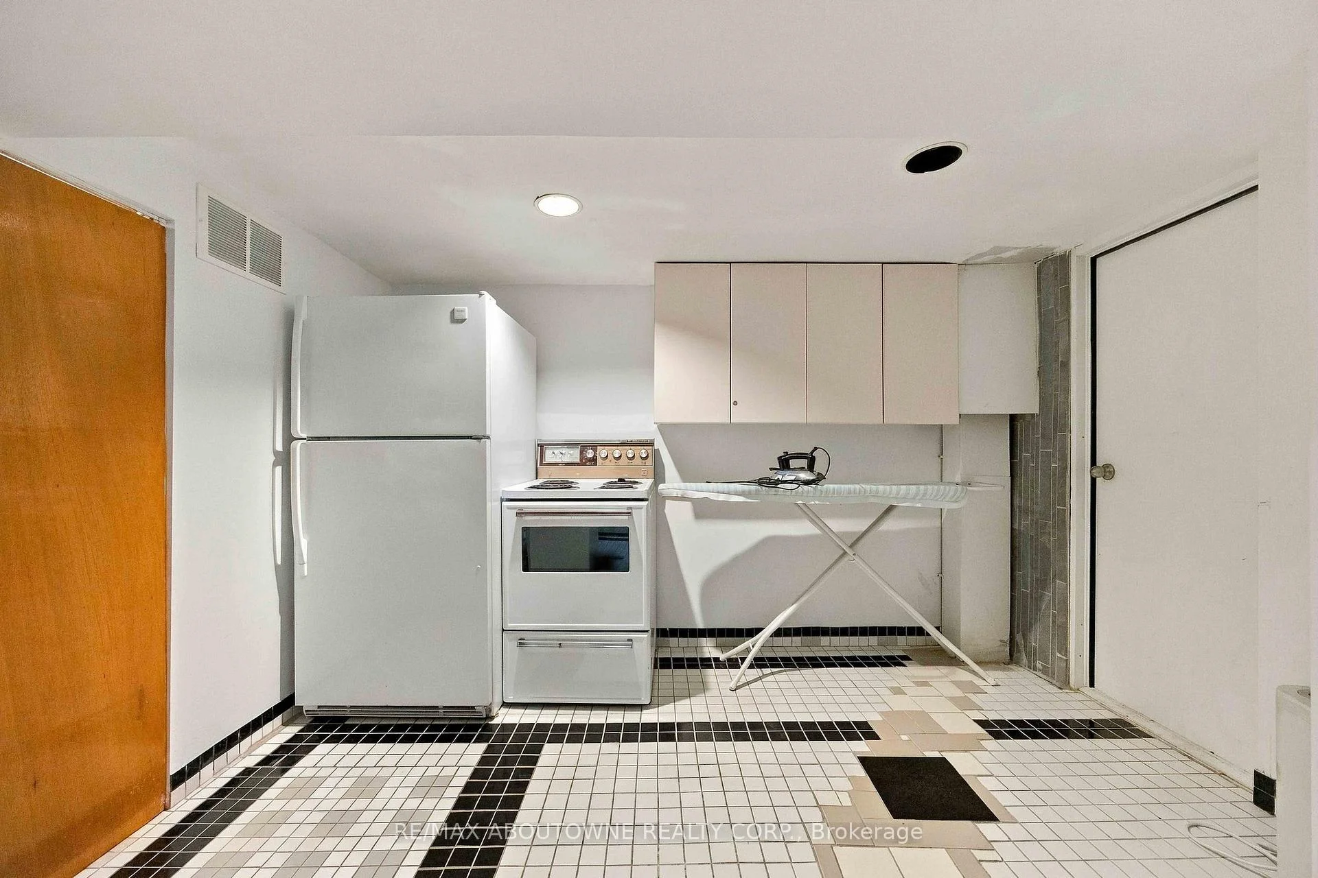 Photo 38 of 319 Durie Street, Toronto, Runnymede-Bloor West Village — HOMEH