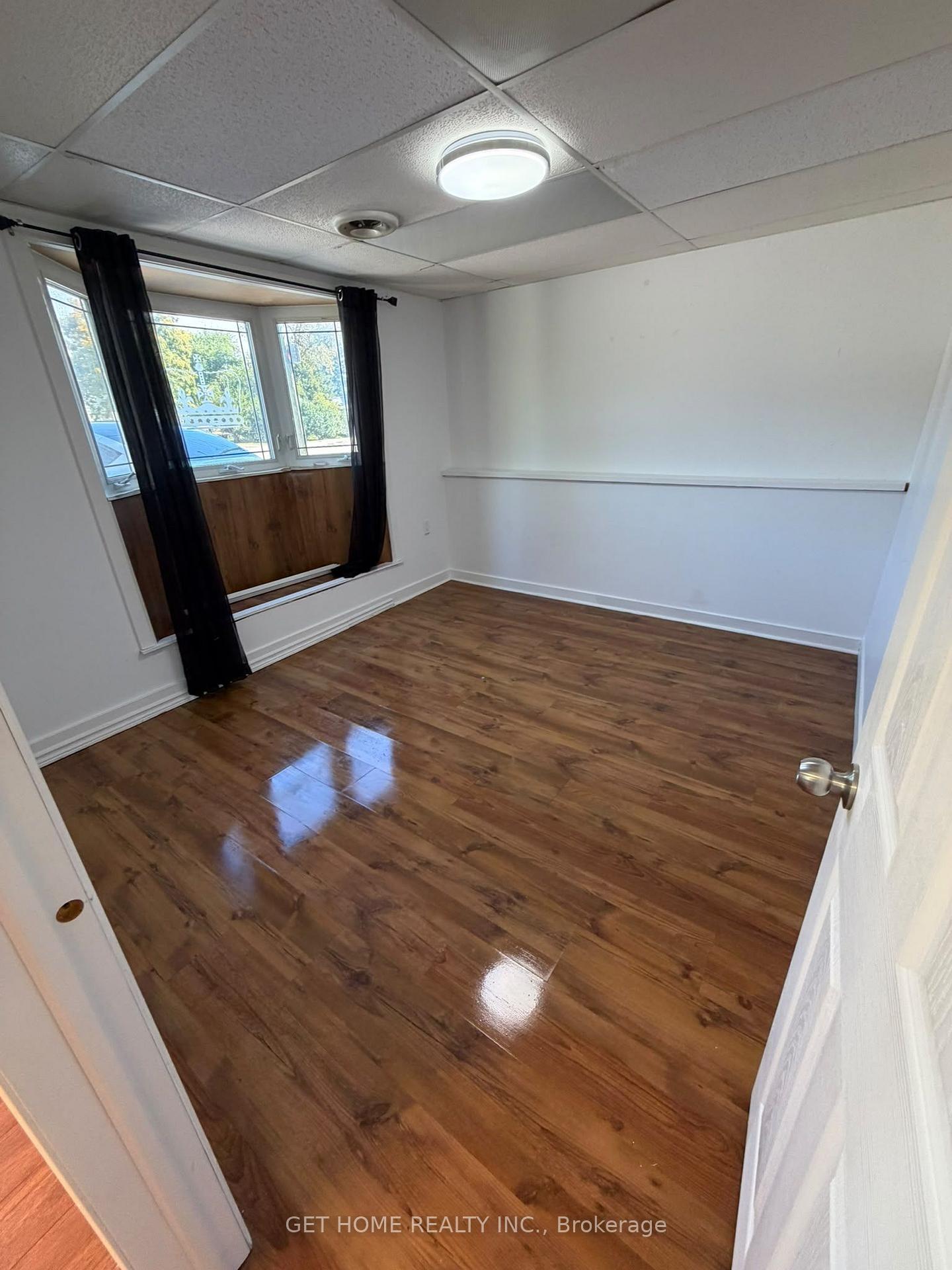 Photo 6 of Unit Main, 358 The Queensway, Georgina, Keswick South — HOMEH