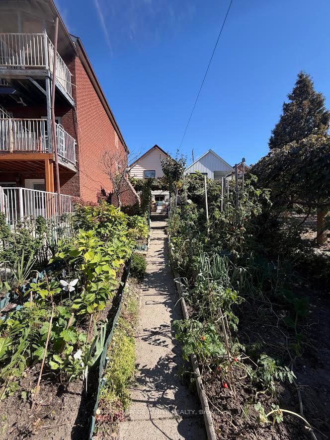 Photo 2 of 40 Avon Avenue, Toronto, Rockcliffe-Smythe — HOMEH