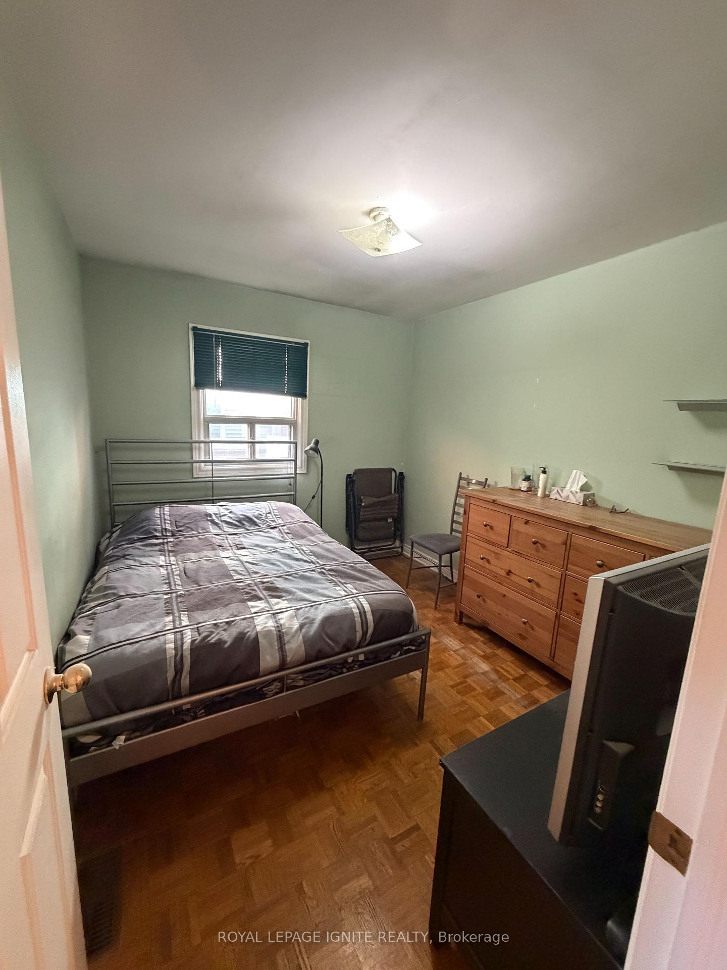 Photo 9 of 40 Avon Avenue, Toronto, Rockcliffe-Smythe — HOMEH