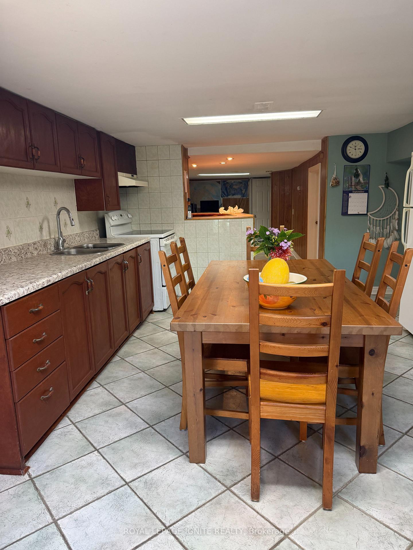 Photo 16 of 40 Avon Avenue, Toronto, Rockcliffe-Smythe — HOMEH