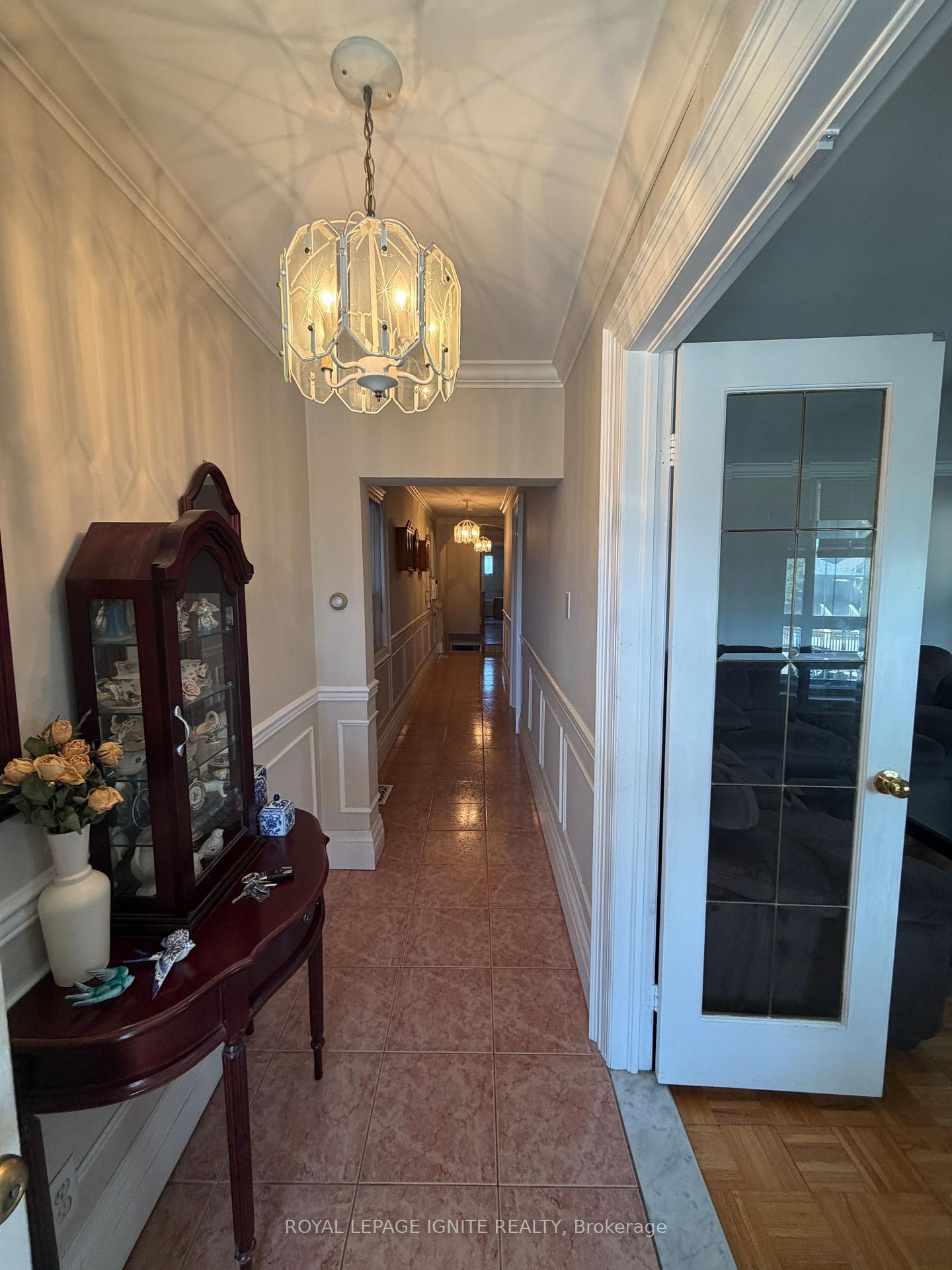 Photo 20 of 40 Avon Avenue, Toronto, Rockcliffe-Smythe — HOMEH